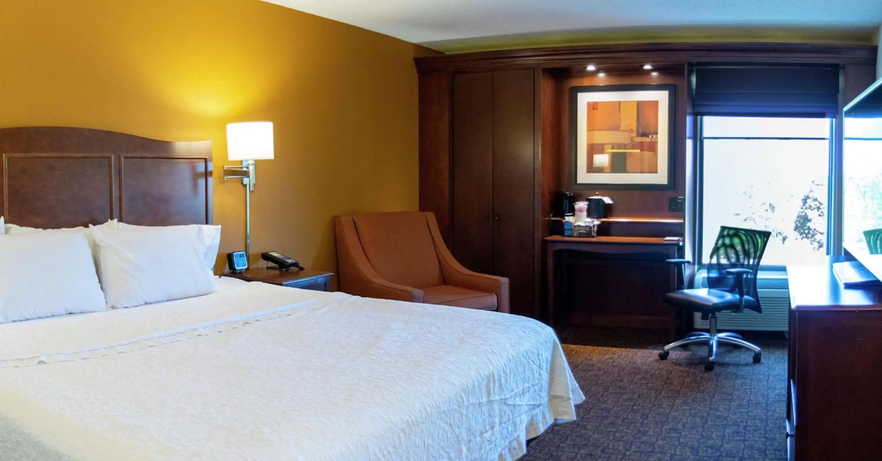 Bedroom, Bed in Hampton Inn St. Louis-Chesterfield