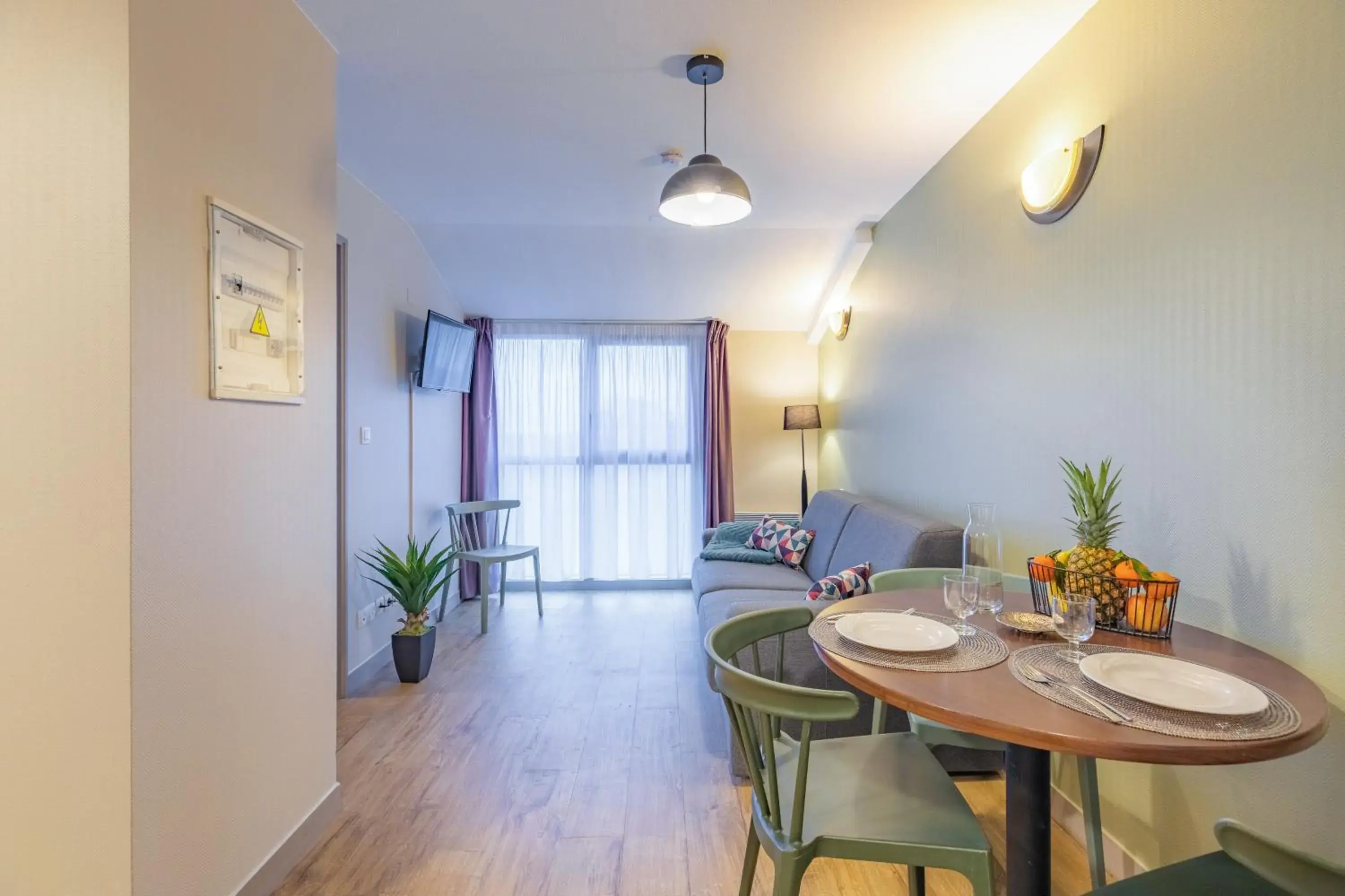 Living room, Dining Area in Appart'City Angouleme