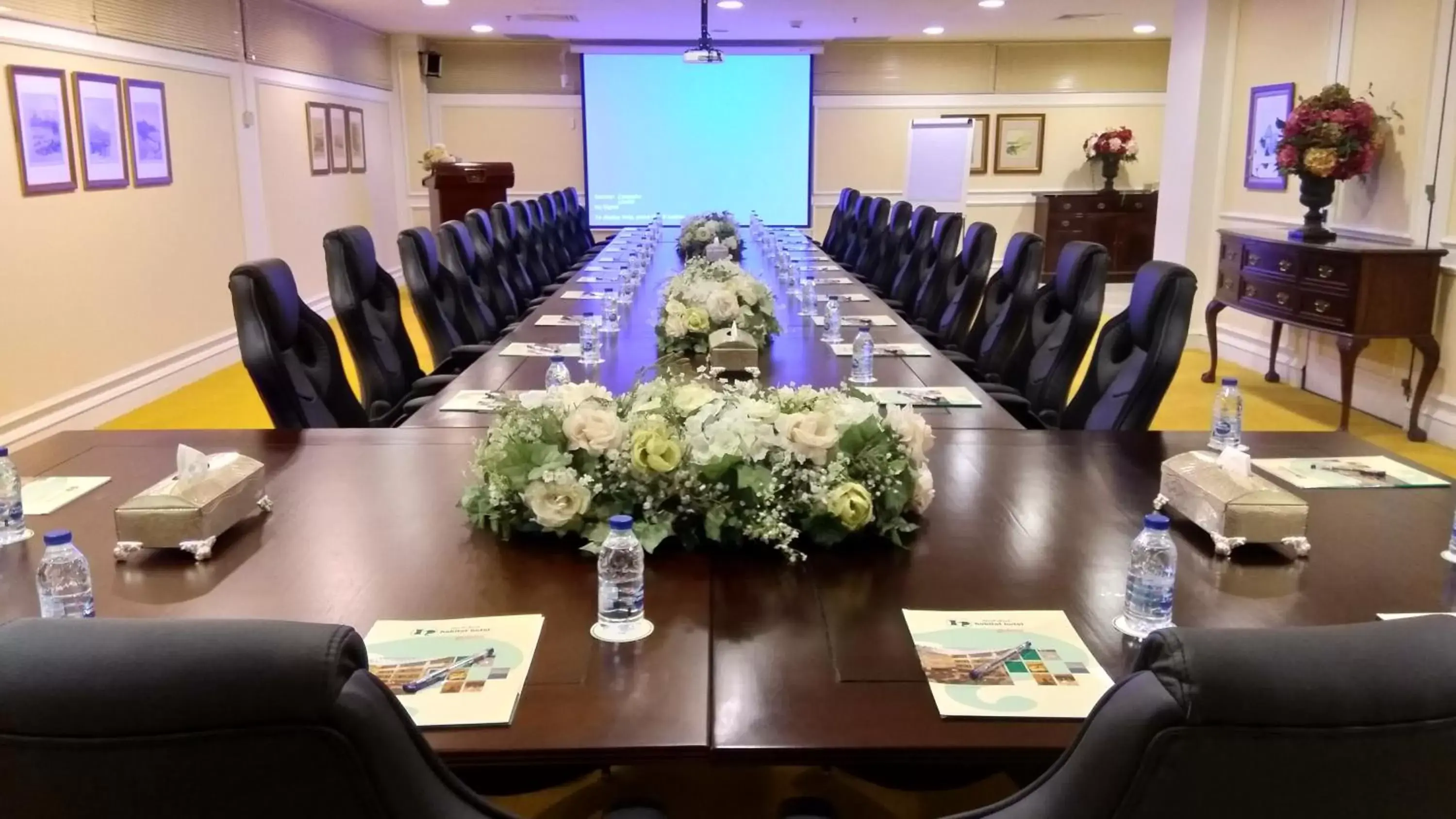 Meeting/conference room in Habitat Hotel All Suites - Jeddah