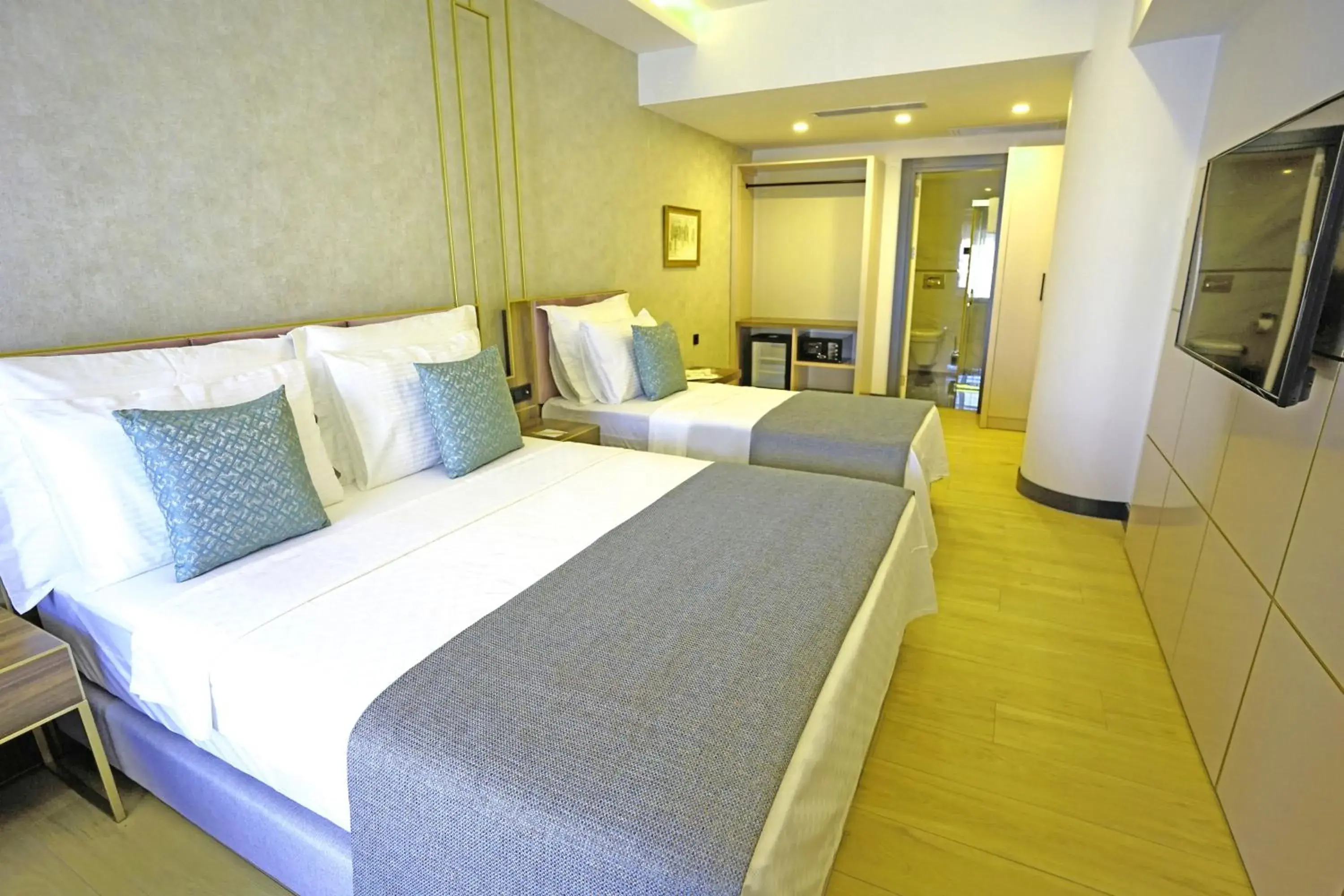 Triple Room with City View in Leaf Port Hotel