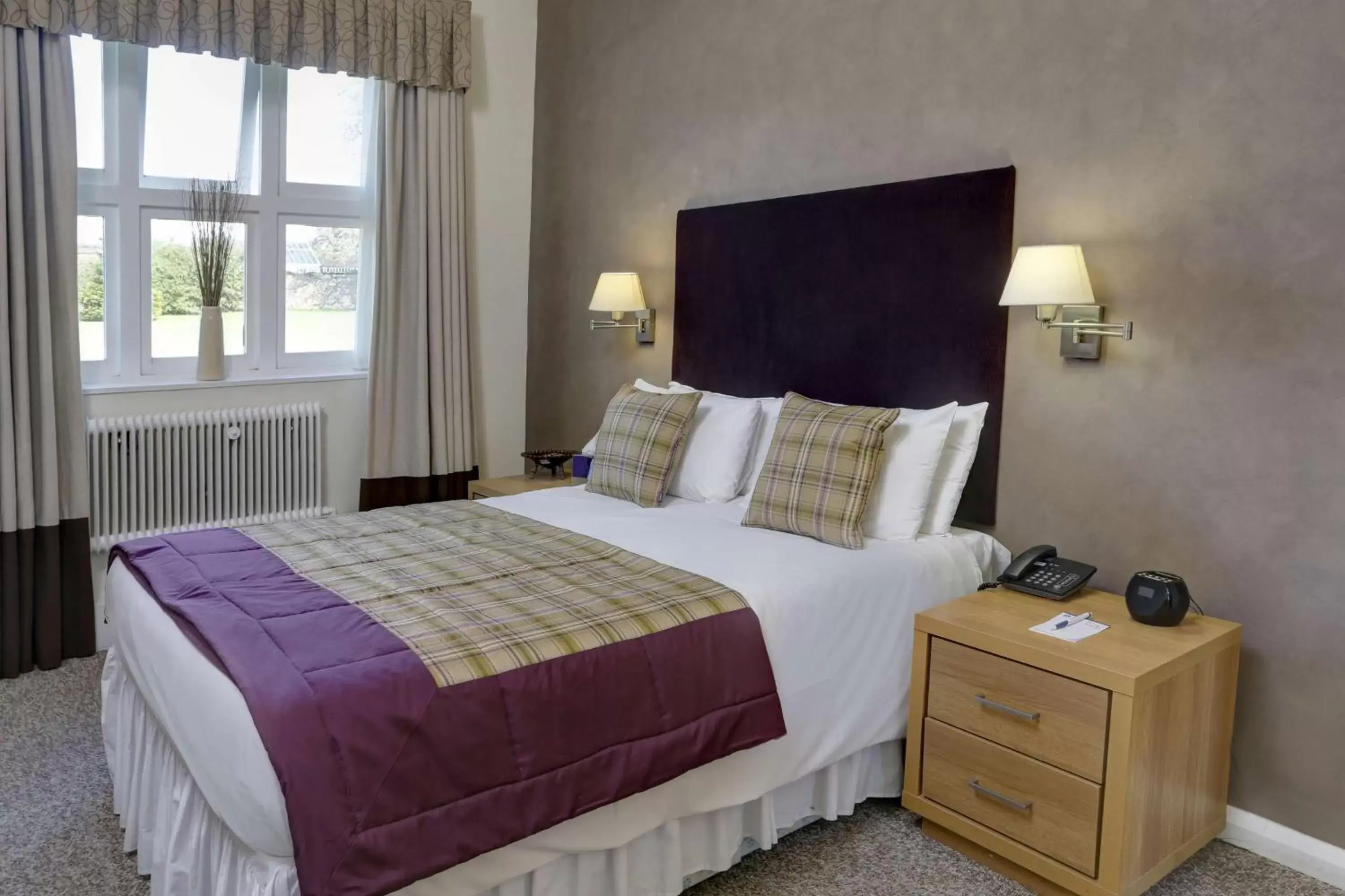 Photo of the whole room, Bed in Best Western Walworth Castle Hotel