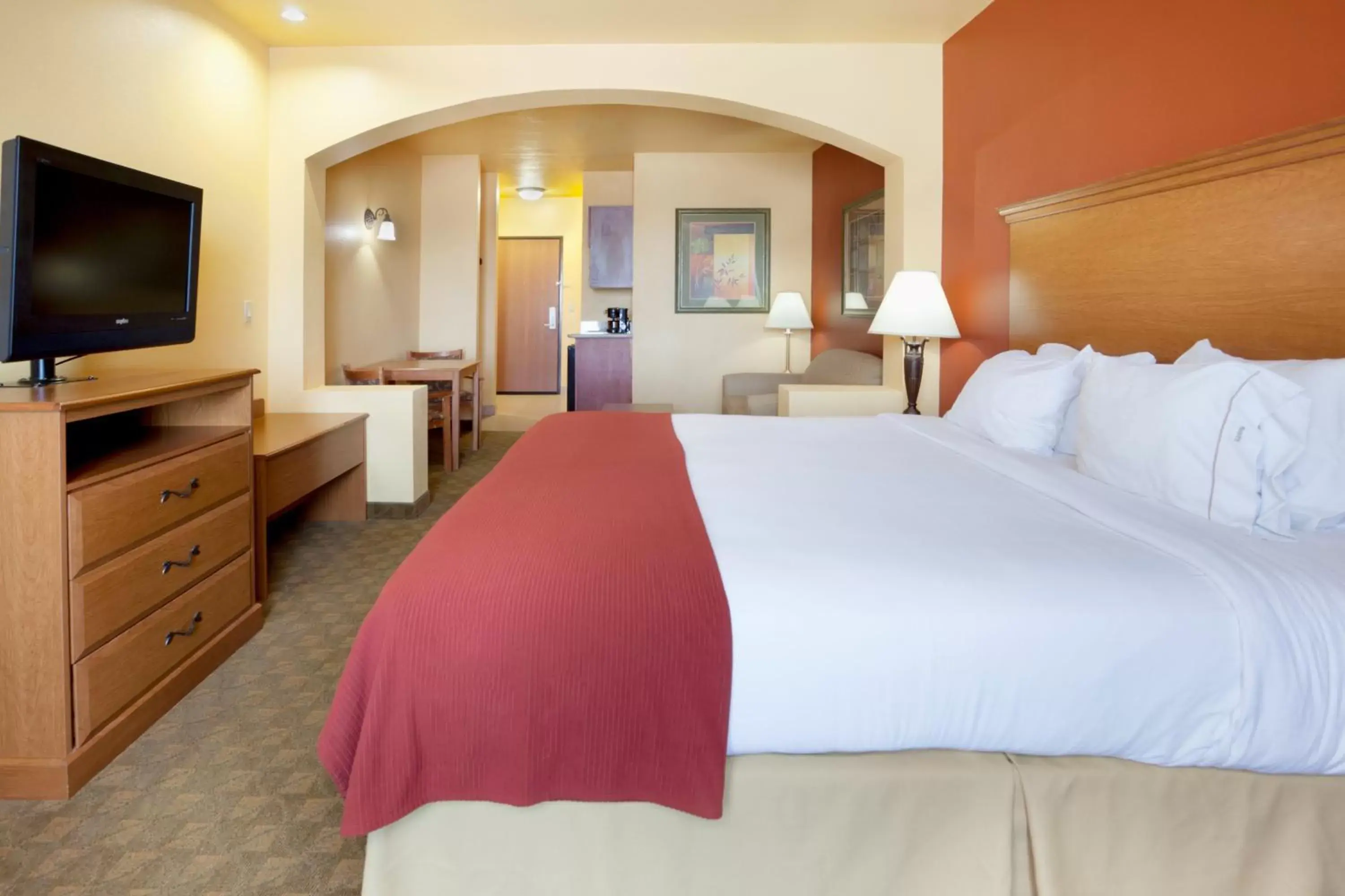 Photo of the whole room, Bed in Holiday Inn Express Hotel & Suites Zapata, an IHG Hotel