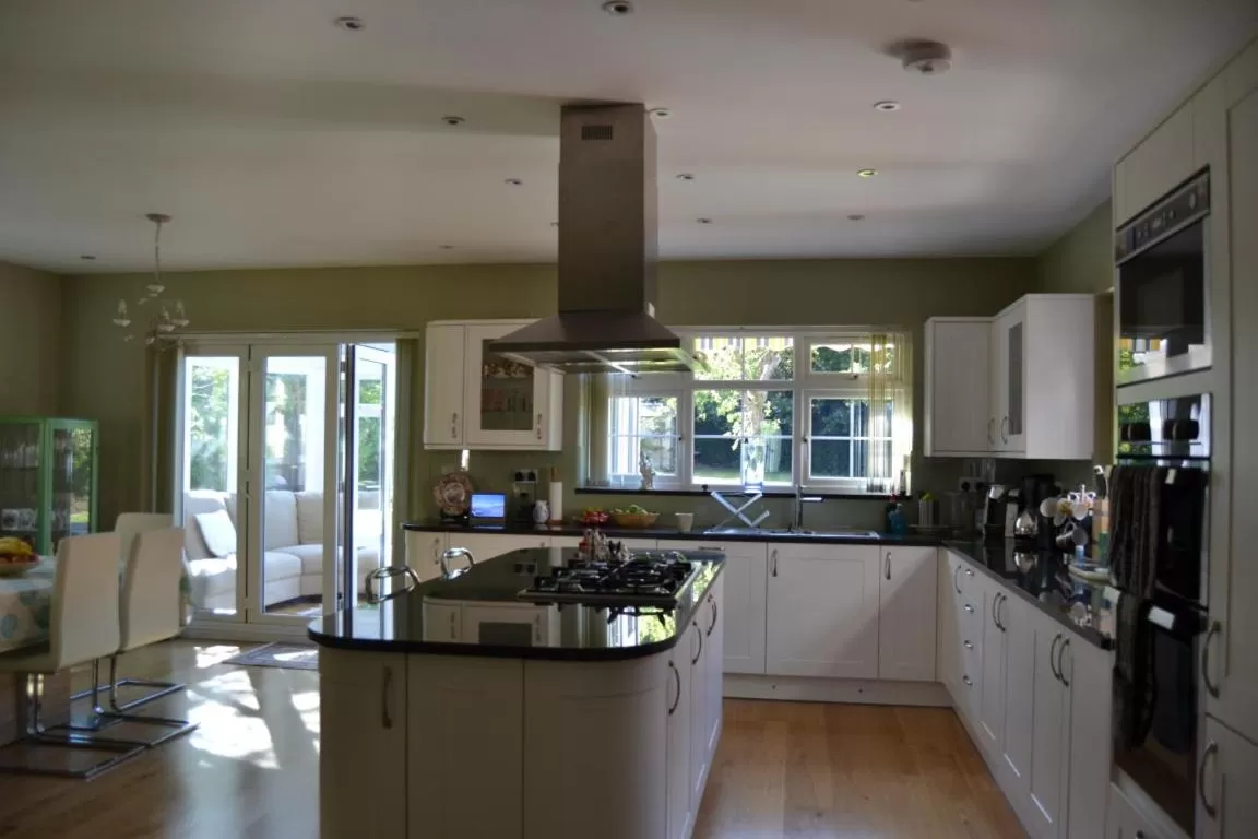 Kitchen or kitchenette in Leafy Suburban Bed and Breakfast