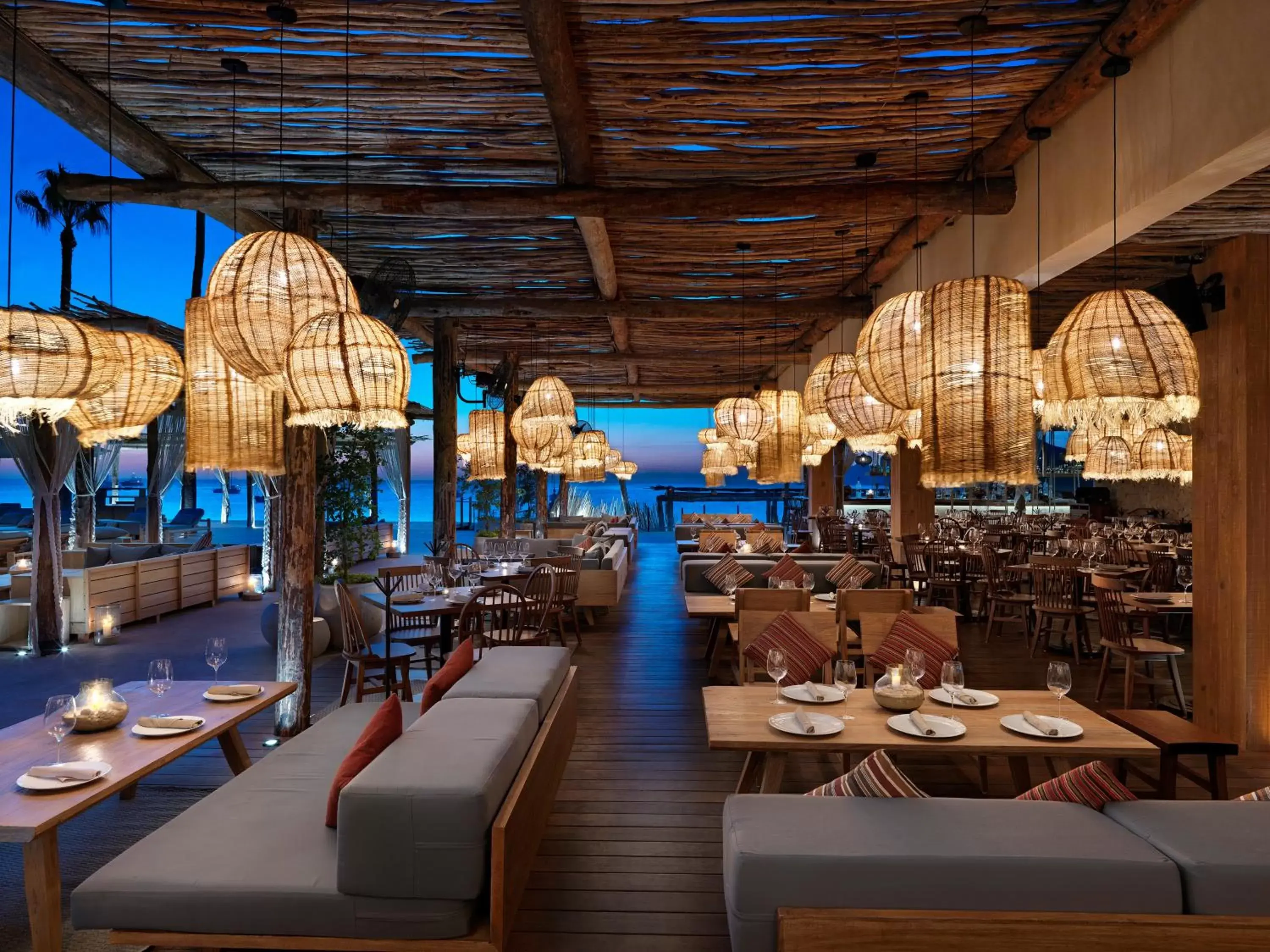 Restaurant/Places to Eat in ME Cabo