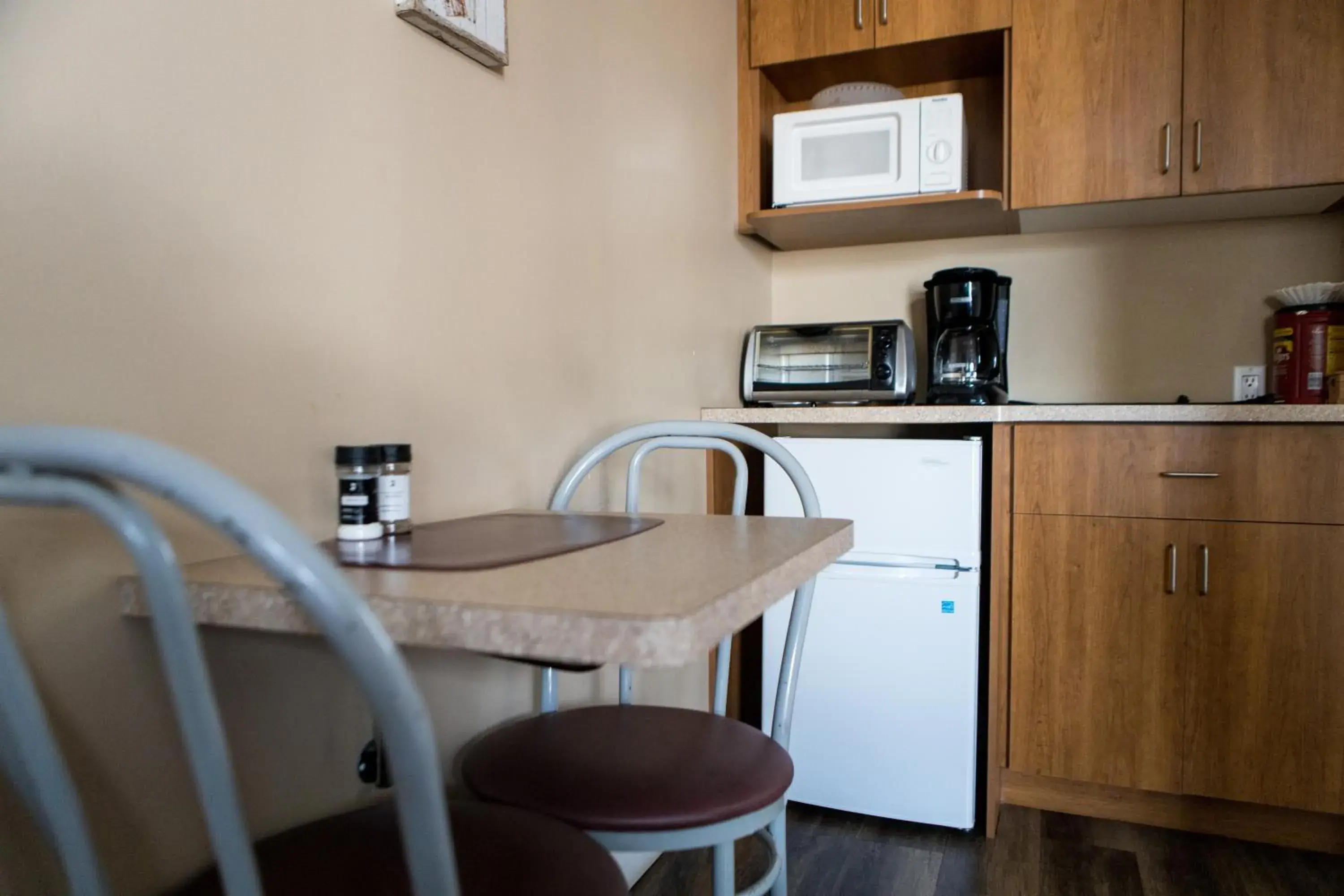 Kitchen/Kitchenette in Auberge Motel LA RÉFÉRENCE