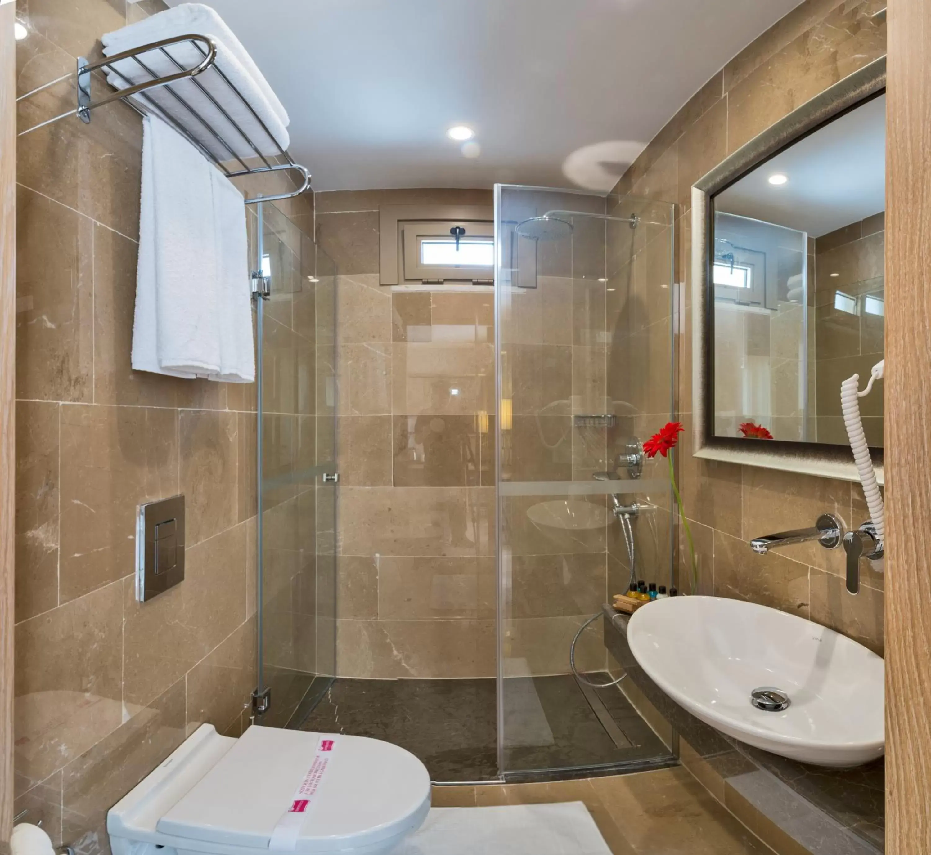Shower, Bathroom in Aybar Hotel & Spa