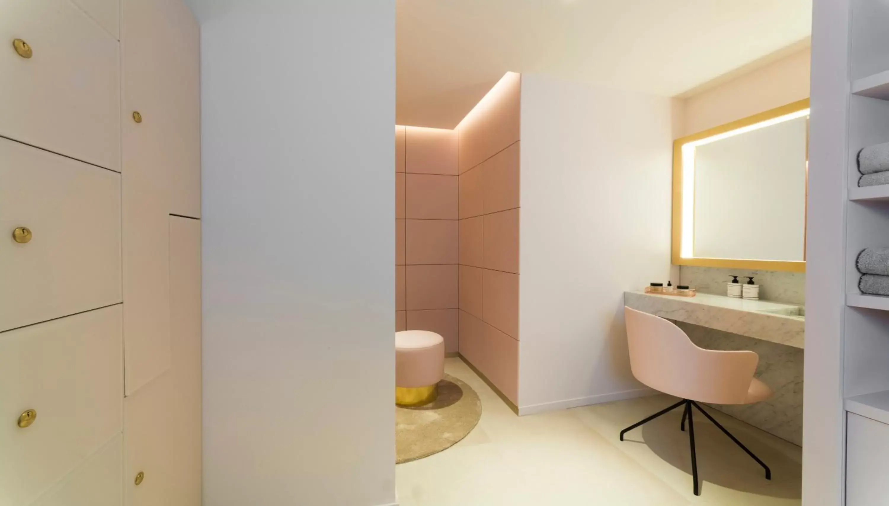 Spa and wellness centre/facilities, Bathroom in Kimpton - St Honoré Paris, an IHG Hotel