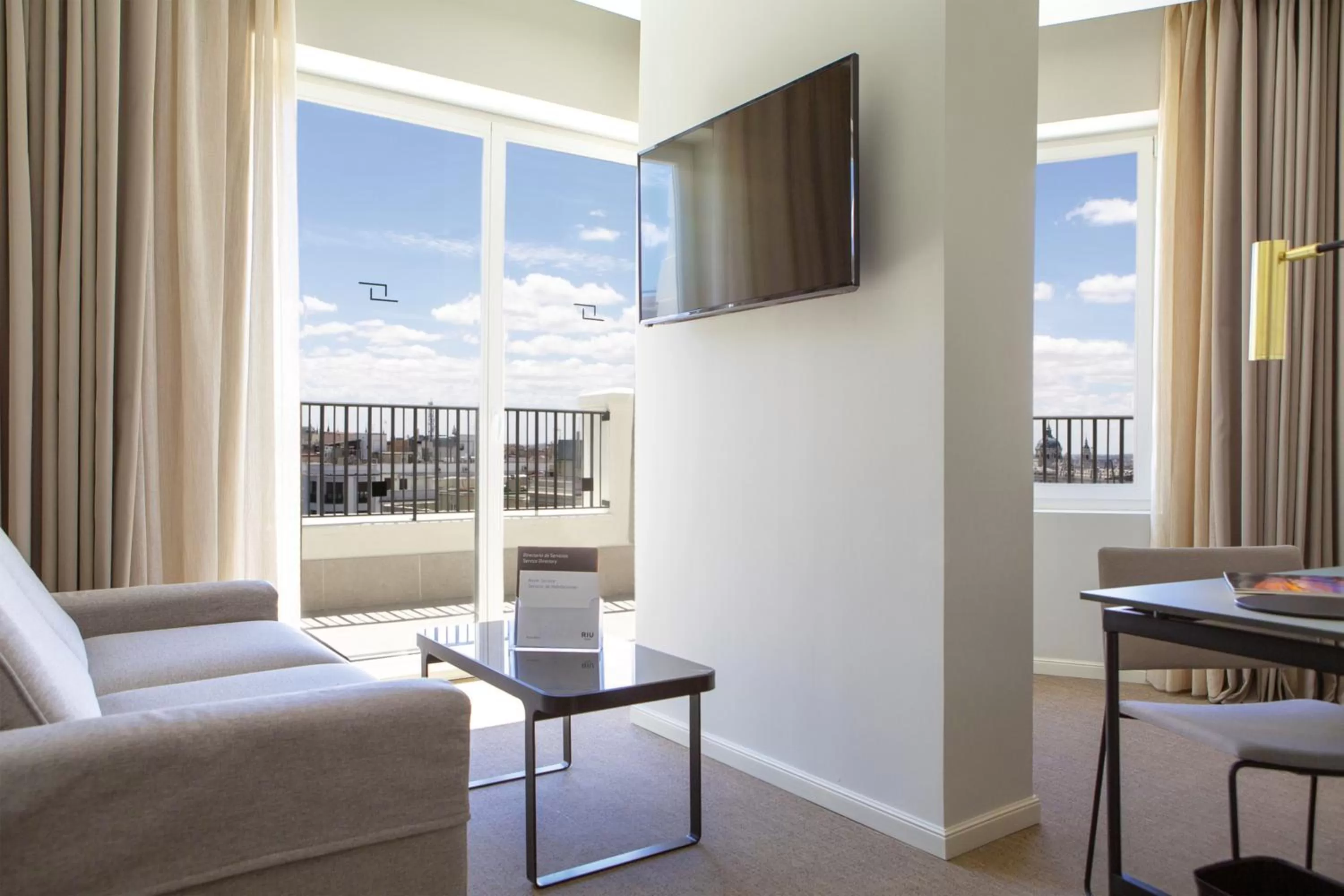 TV and multimedia in Riu Plaza España