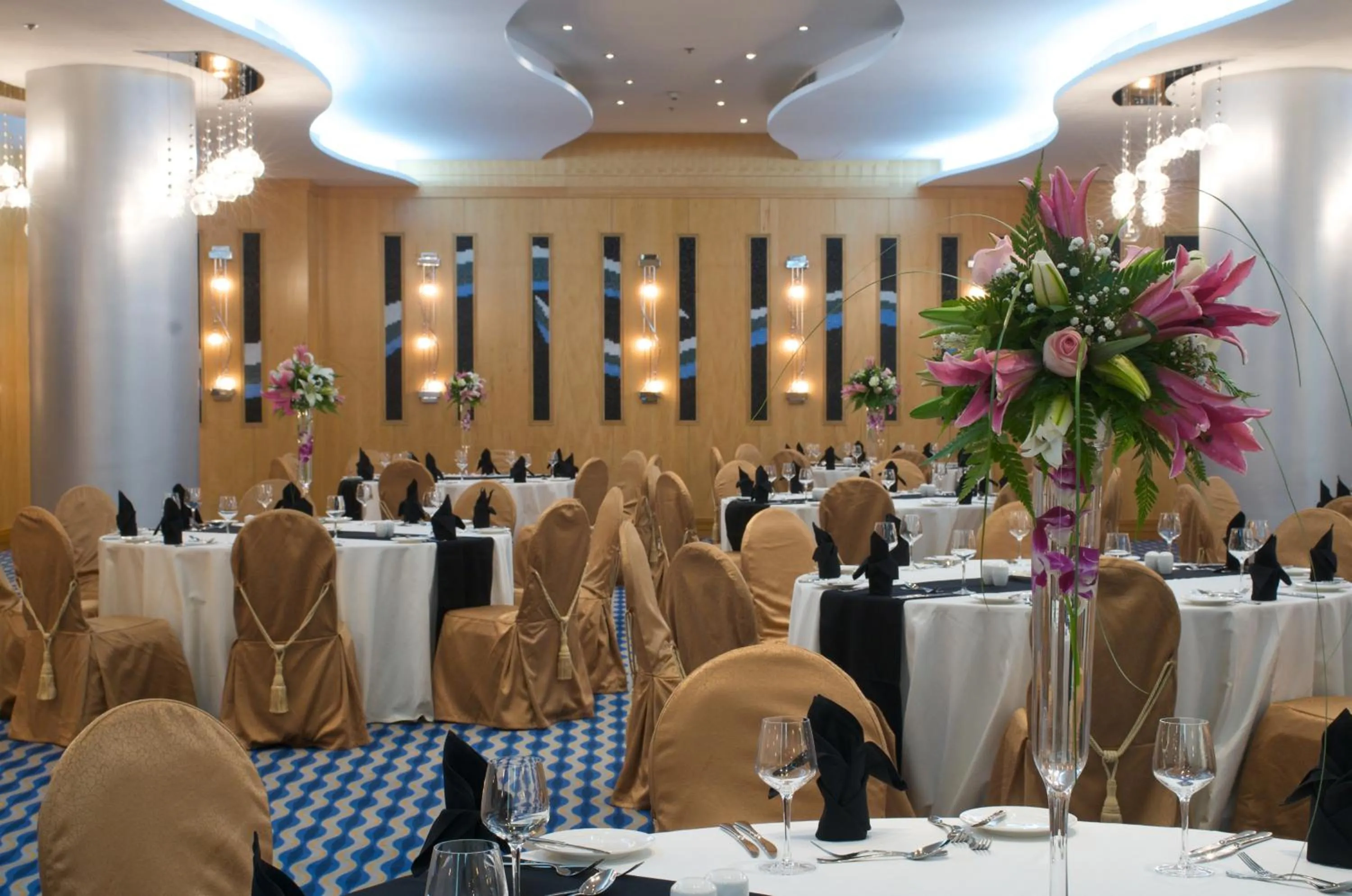 Banquet/Function facilities in City Seasons Hotel & Suites Muscat