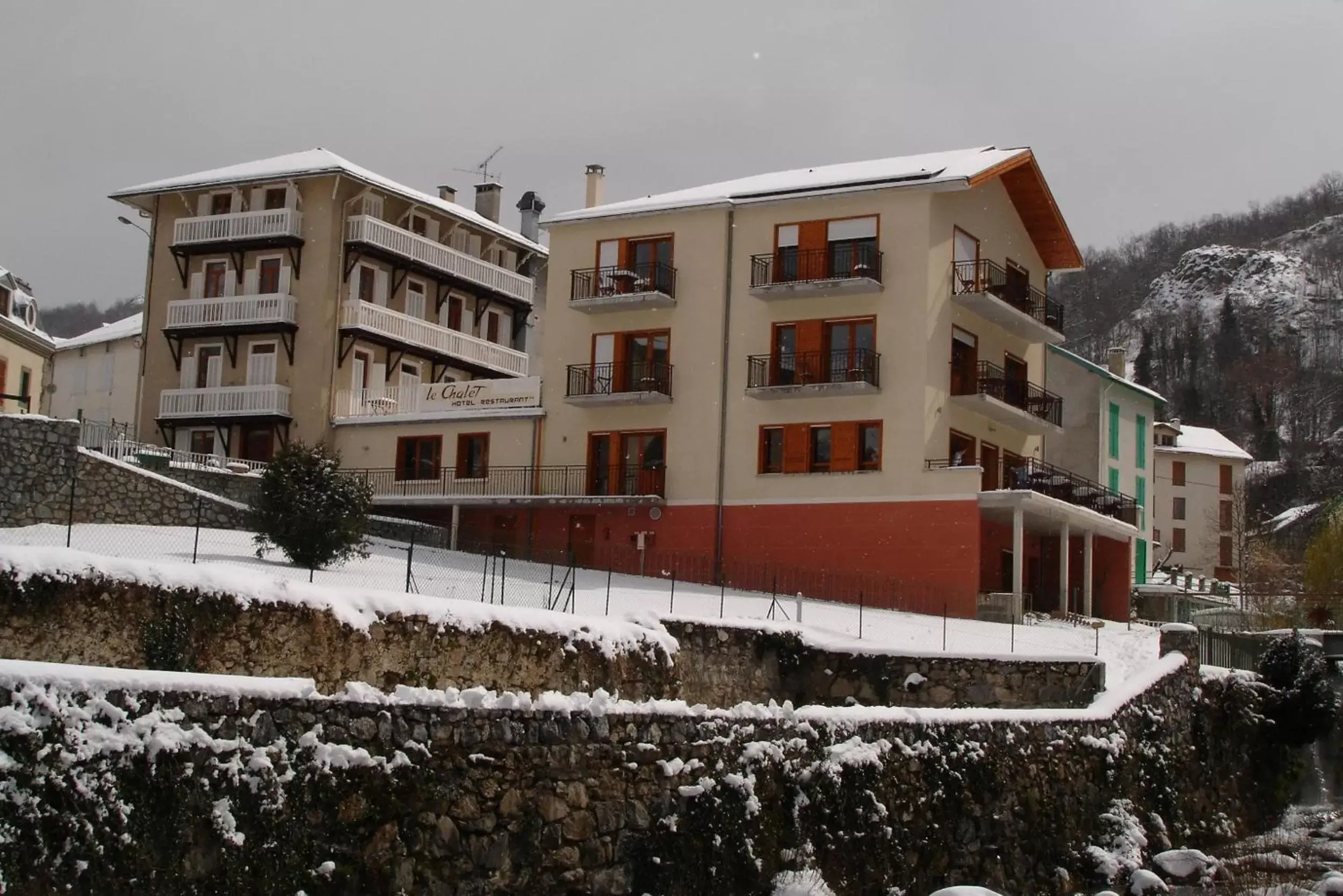 Facade/entrance, Winter in Hôtel Le Chalet