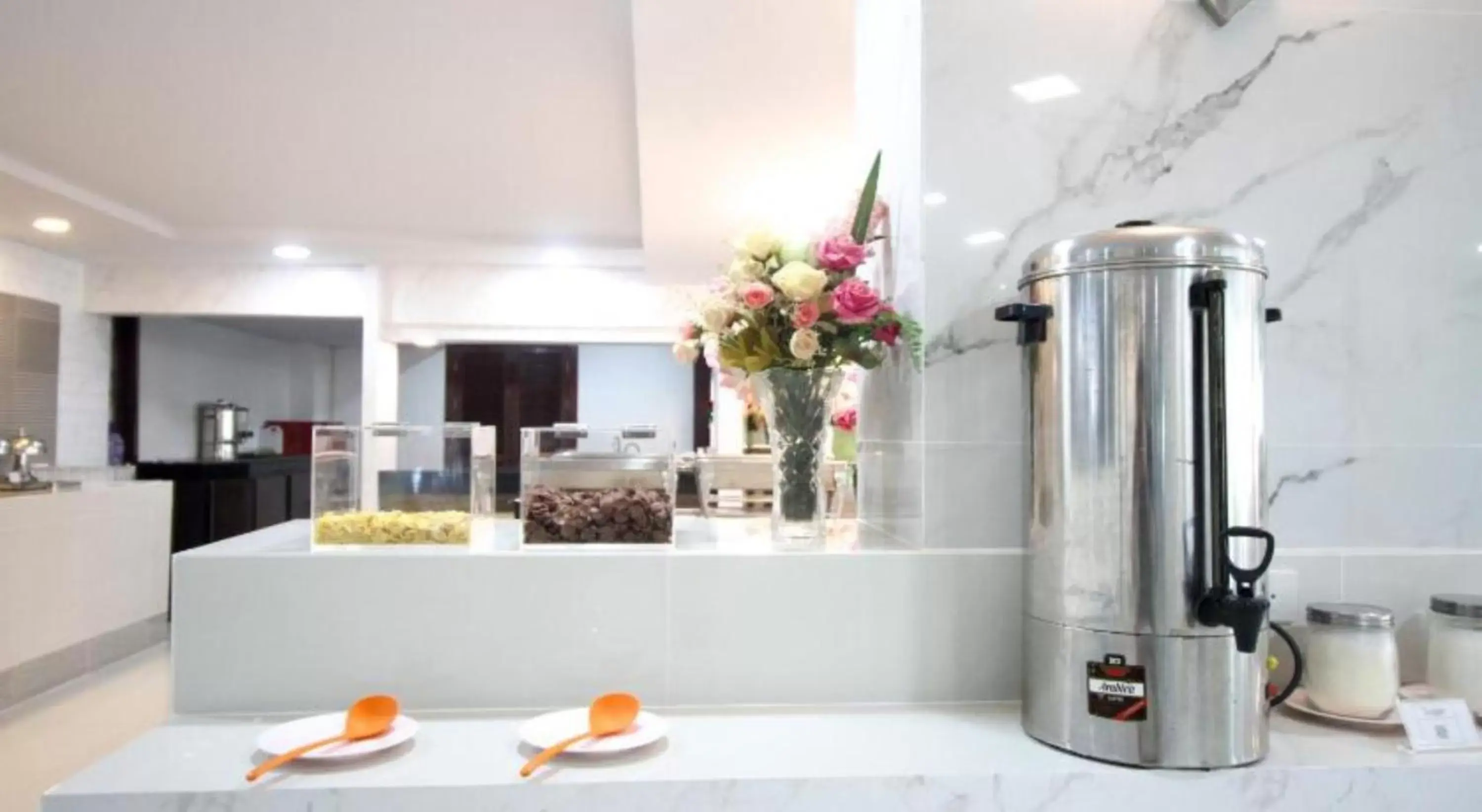 Restaurant/places to eat, Bathroom in Convenient Grand Hotel SHA Extra Plus