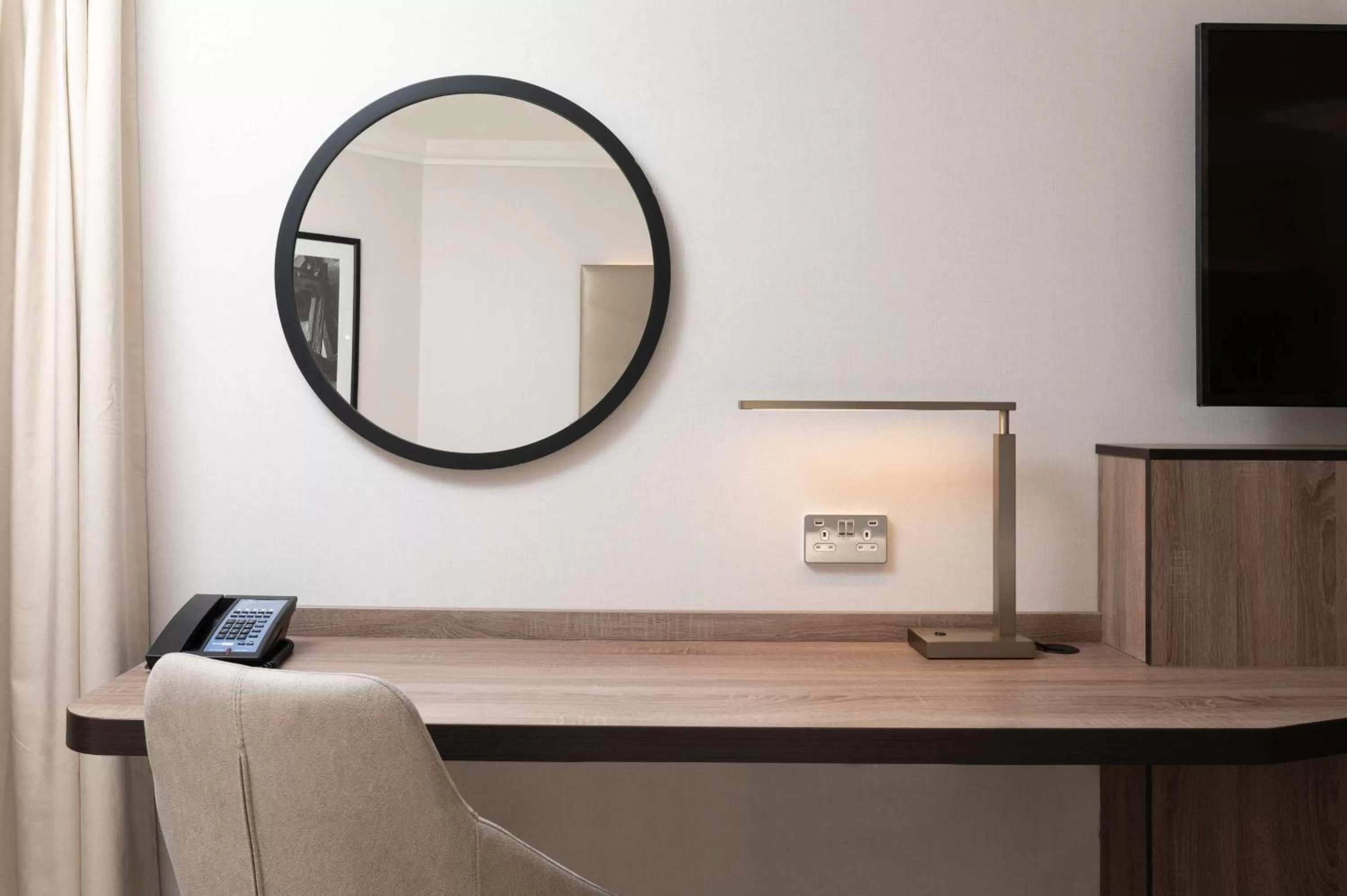 Bedroom in Hilton Birmingham Metropole Hotel