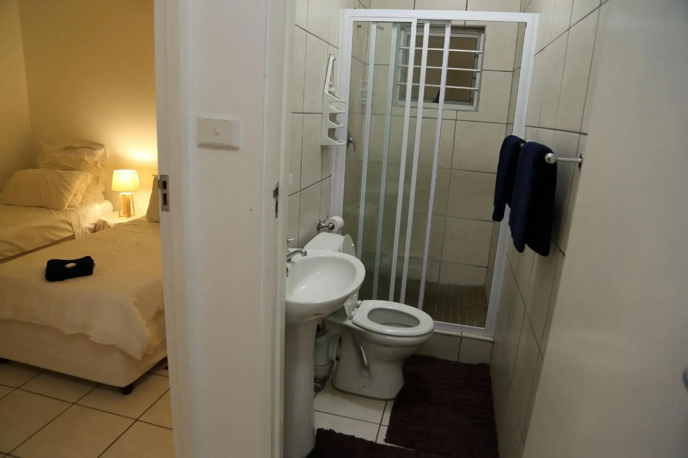 Shower, Bathroom in Clinch Self Catering