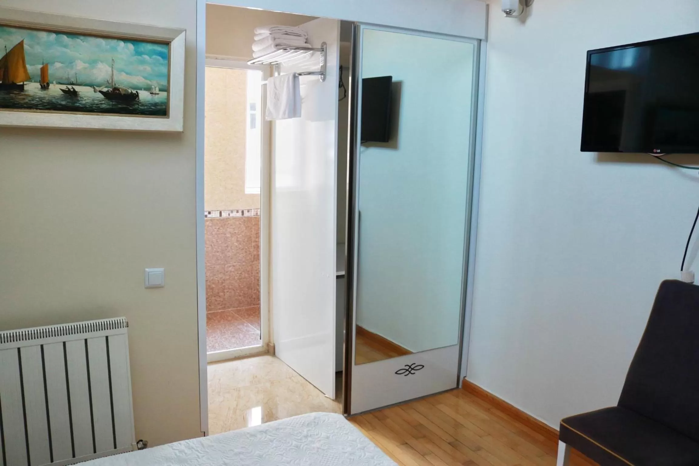 TV and multimedia, TV/Entertainment Center in Luxors Garden