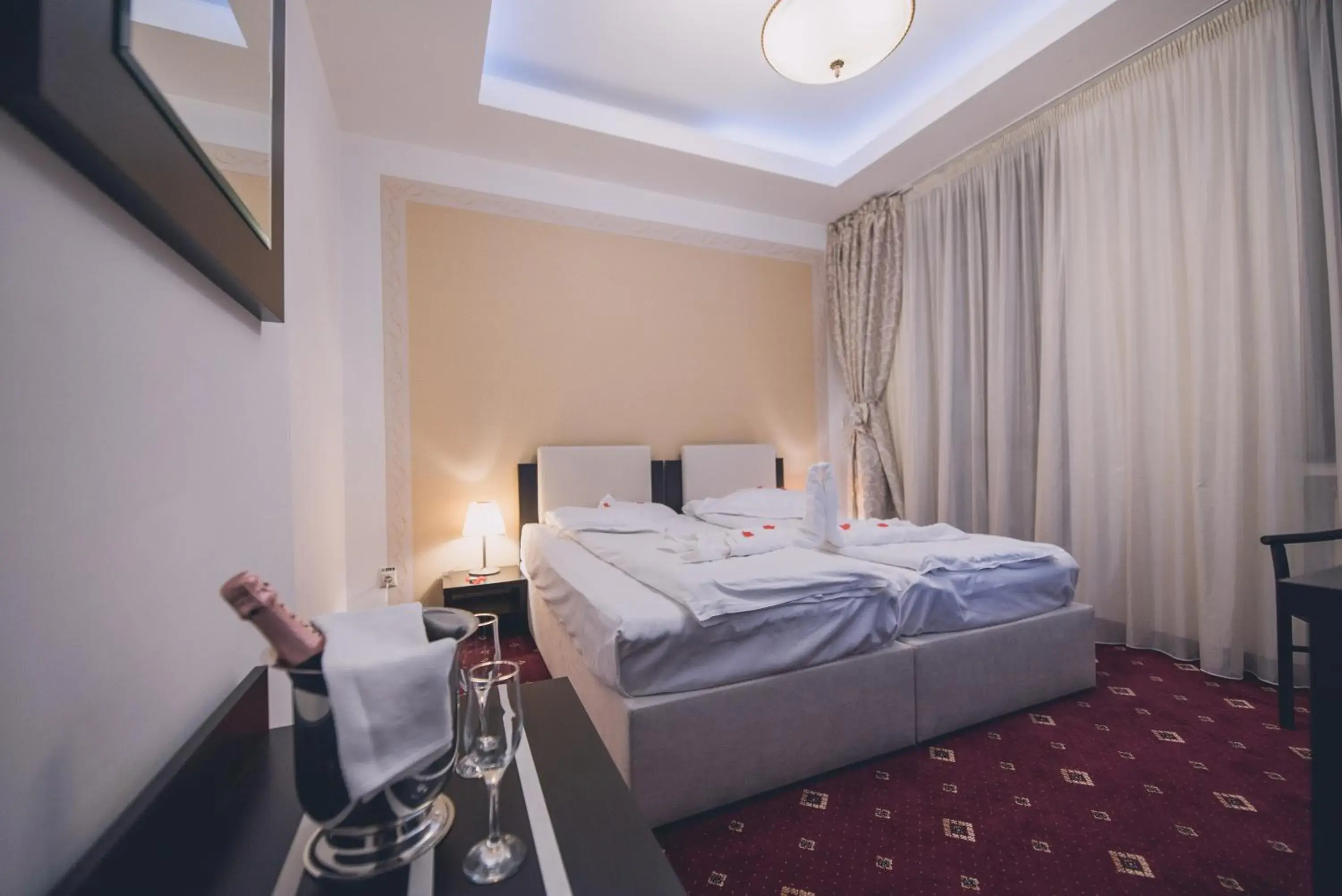 Bedroom, Bed in Hotel Bulevard Predeal