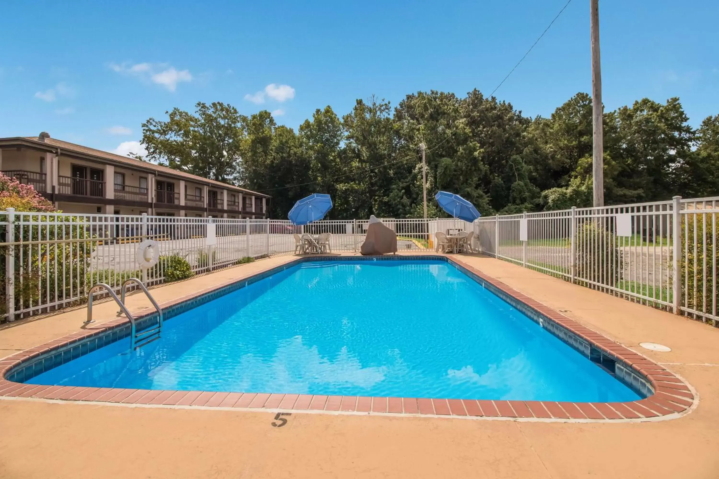 Pool view, Swimming Pool in Best Western - McKenzie