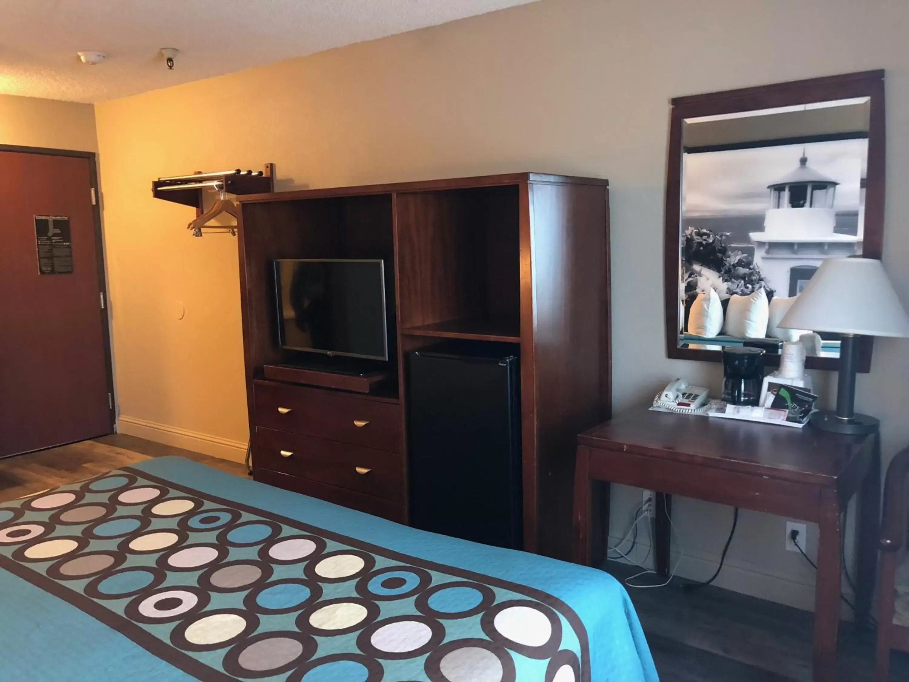 TV/Entertainment Center in Super 8 by Wyndham Sacramento