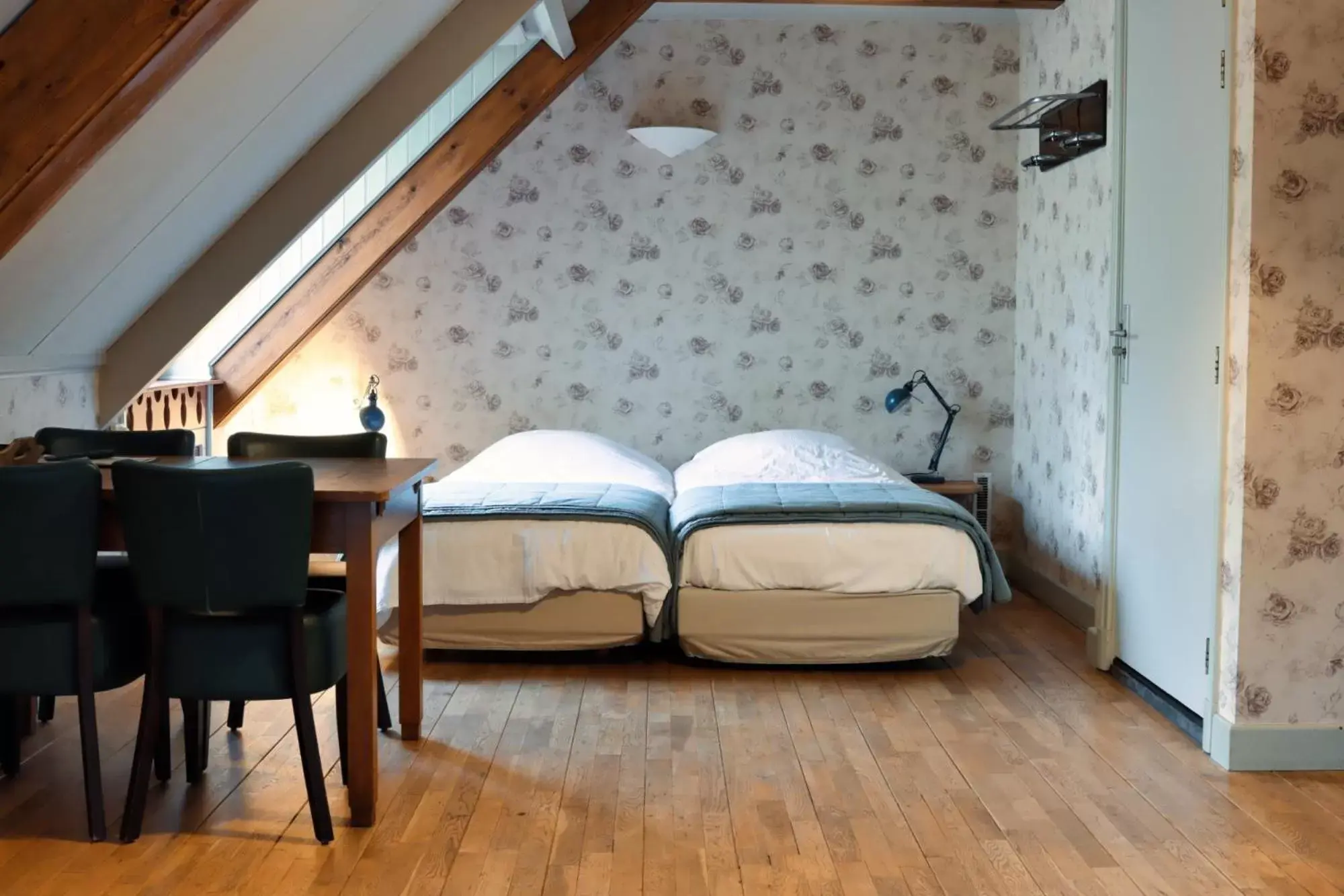 Photo of the whole room, Bed in Buitengoed De Uylenburg