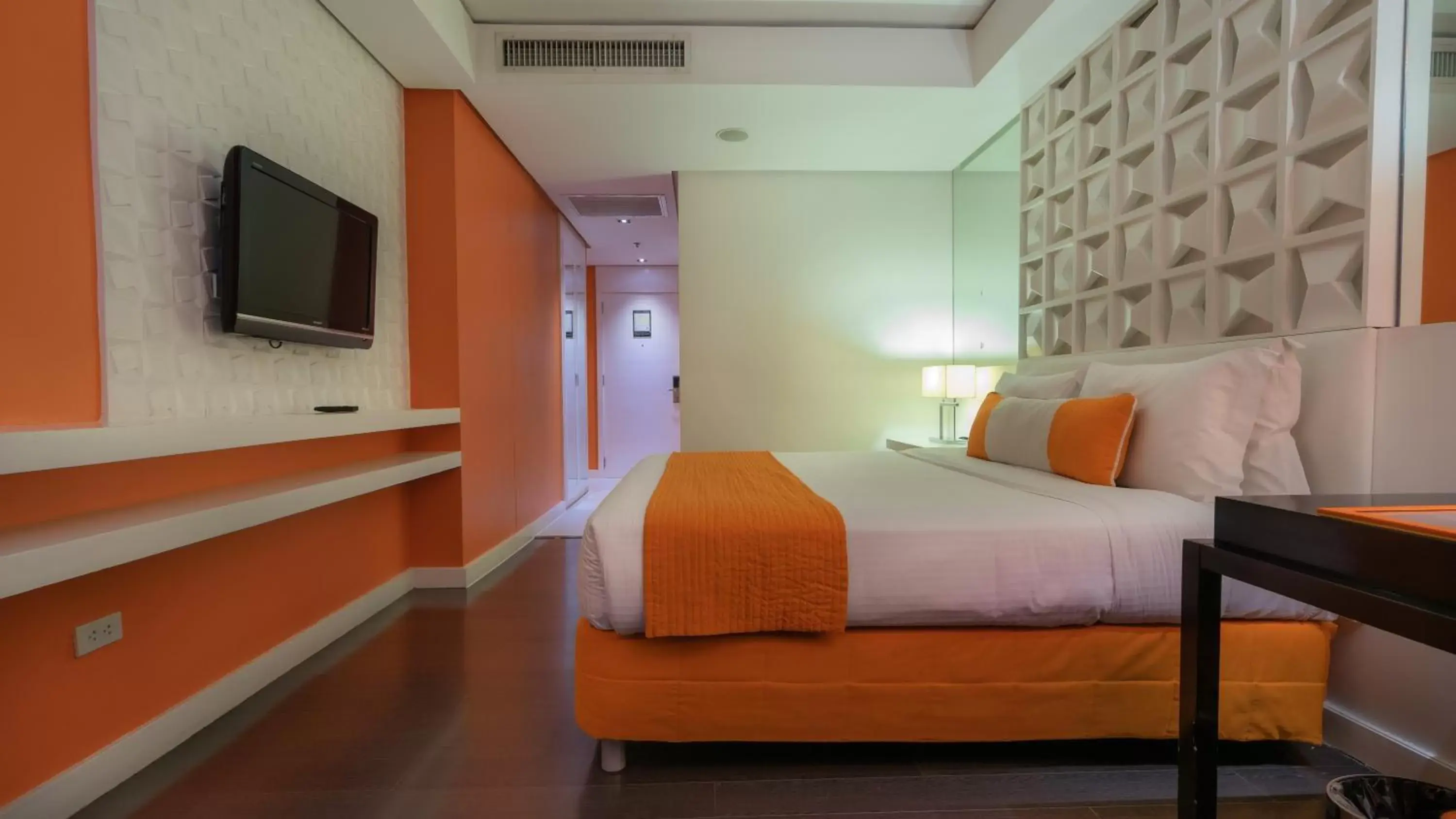 Property building, Bed in The Bayleaf Intramuros