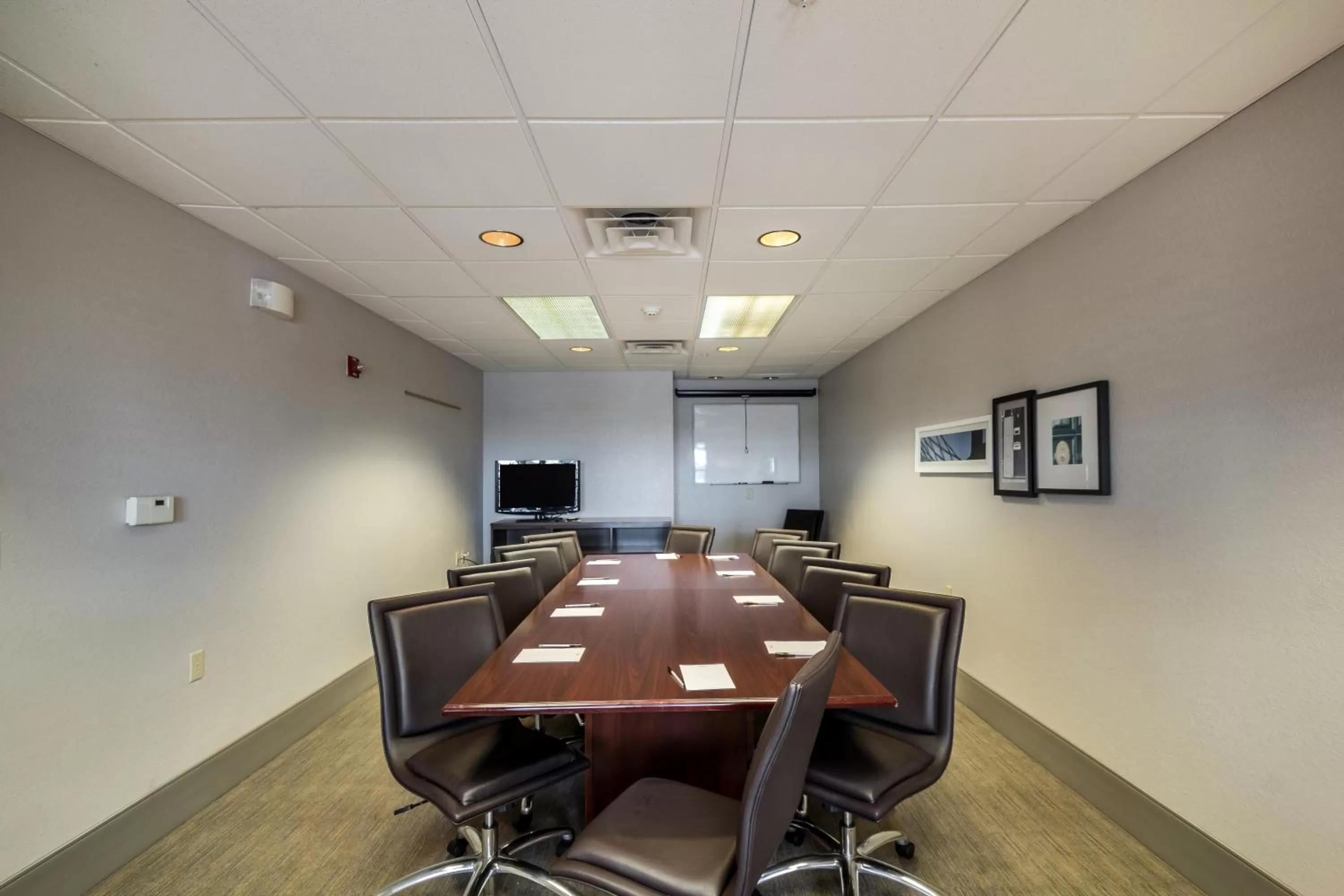 Meeting/conference room in Country Inn & Suites by Radisson, Fond du Lac, WI