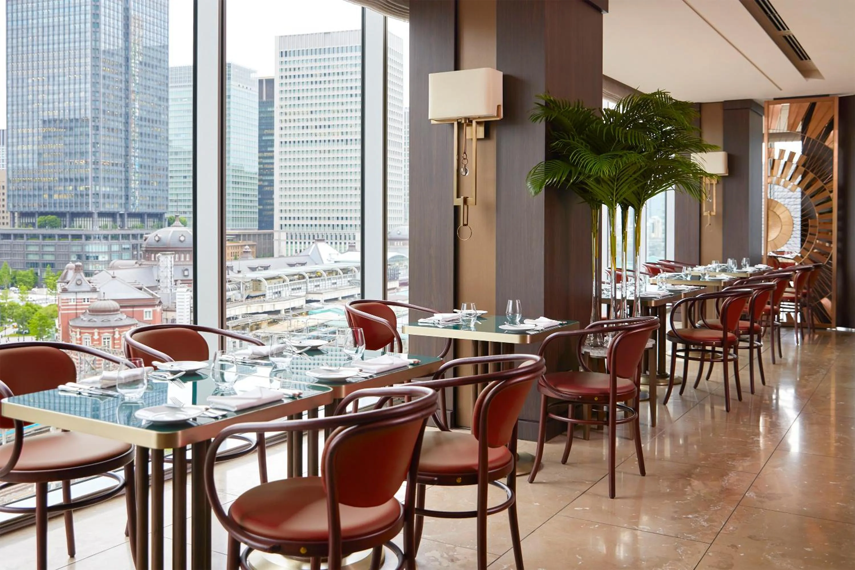 Restaurant/places to eat in Four Seasons Hotel Tokyo at Marunouchi
