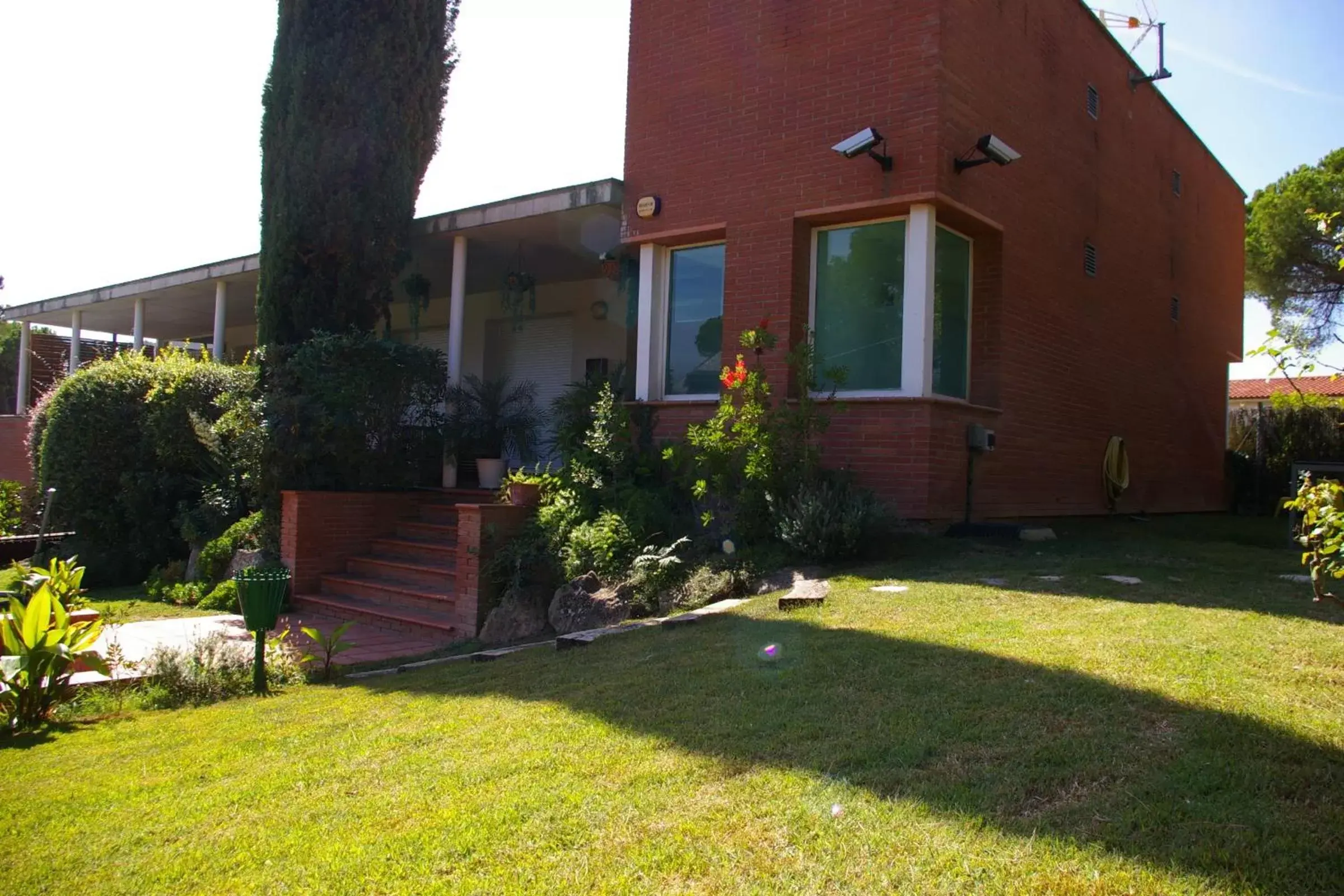 Facade/entrance, Garden in B&B Inés