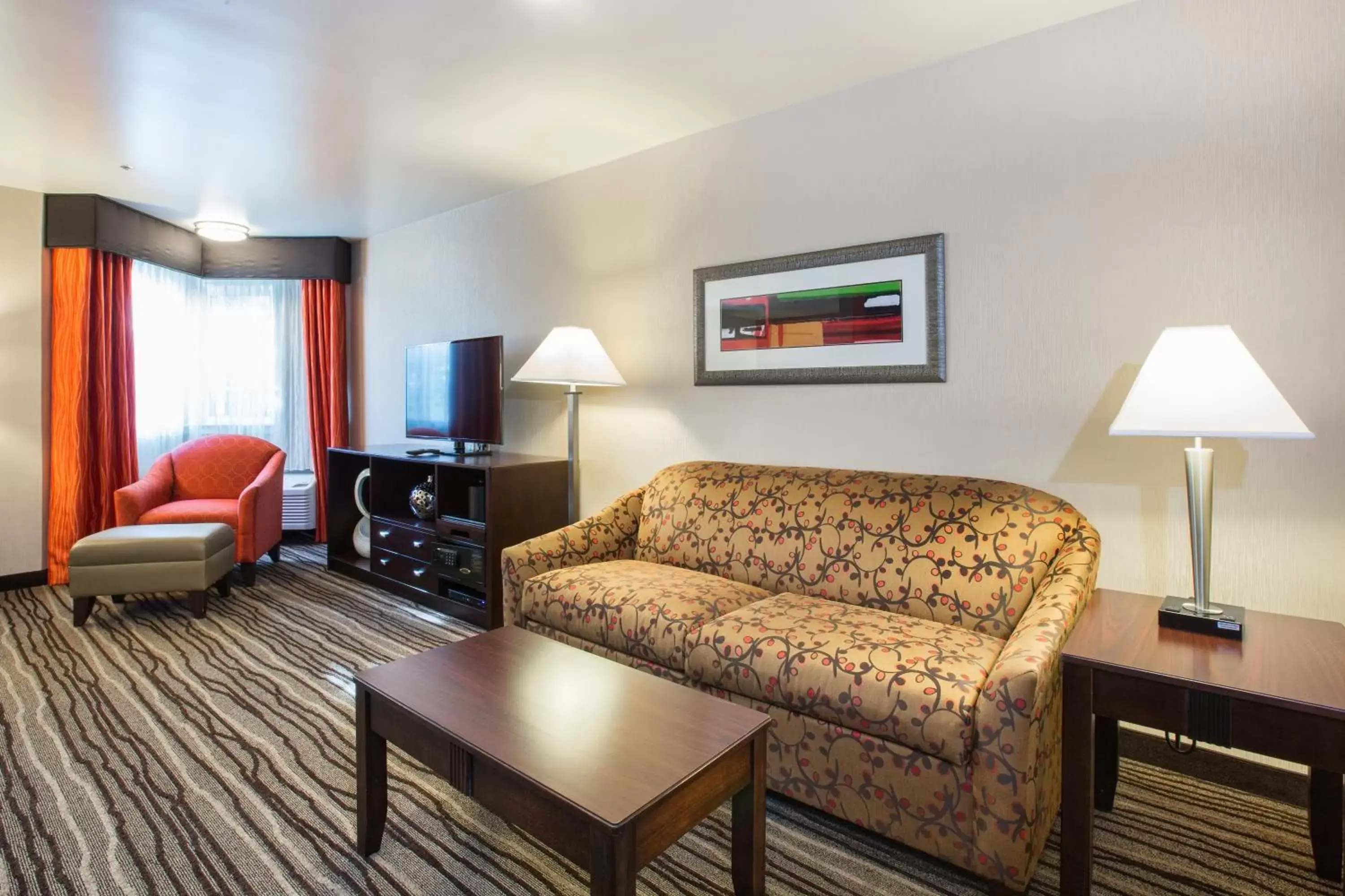 Photo of the whole room, Seating Area in Holiday Inn Express Mountain View South Palo Alto, an IHG Hotel