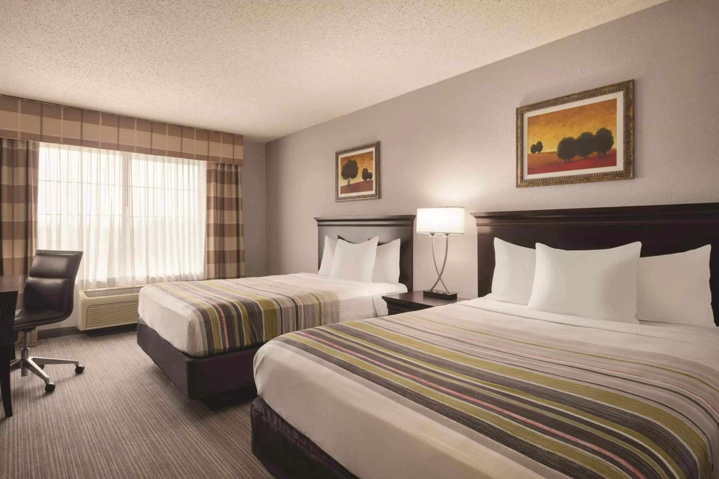 Photo of the whole room, Bed in Country Inn & Suites by Radisson, West Bend, WI