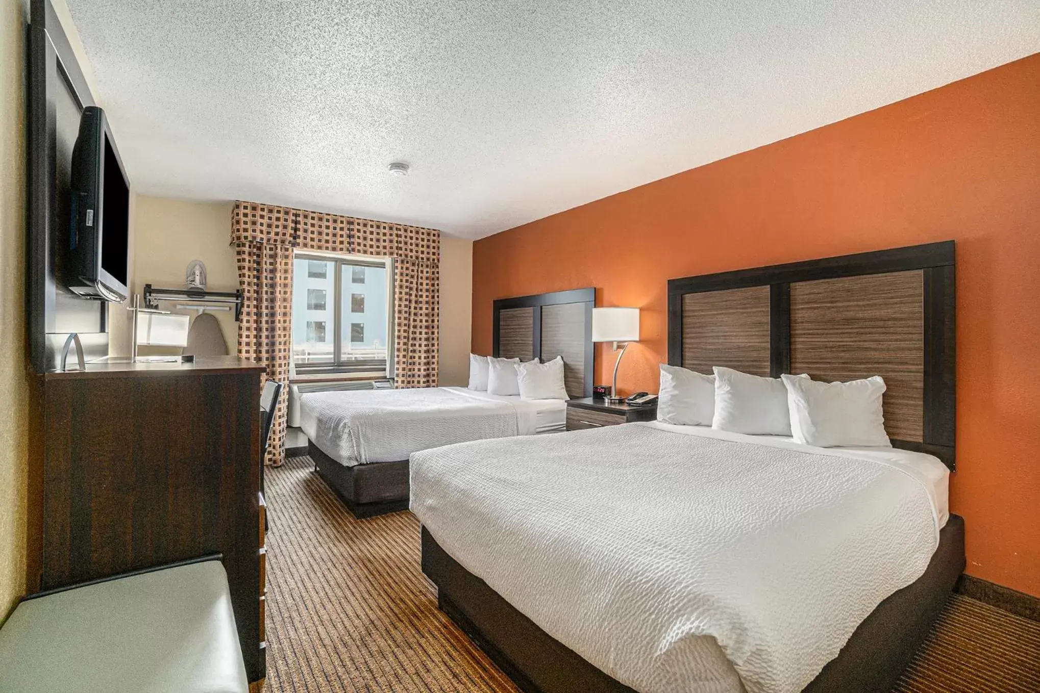 Bed in Days Inn & Suites by Wyndham Traverse City