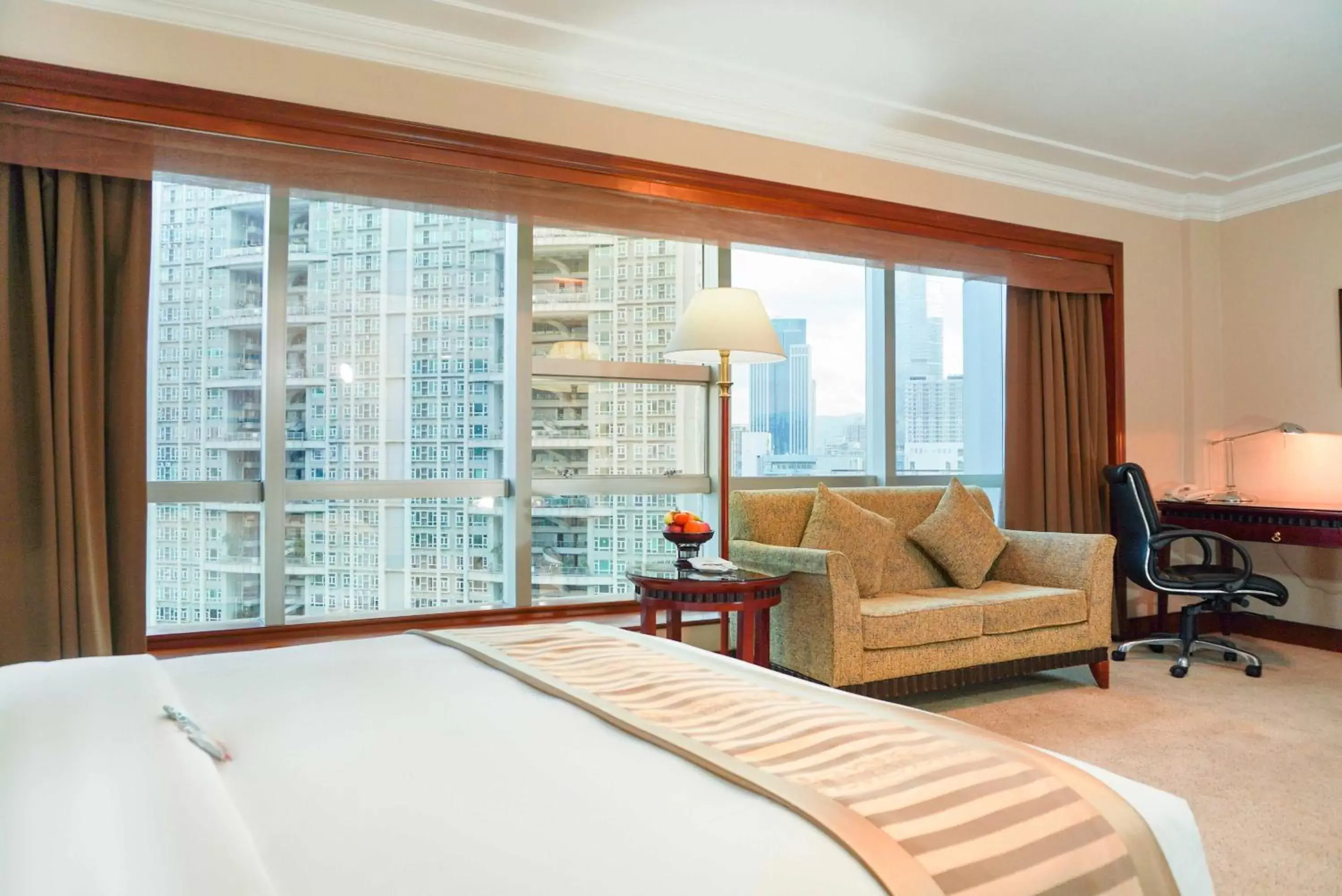 Photo of the whole room in The Pavilion Hotel Shenzhen (Huaqiang NorthBusiness Zone)