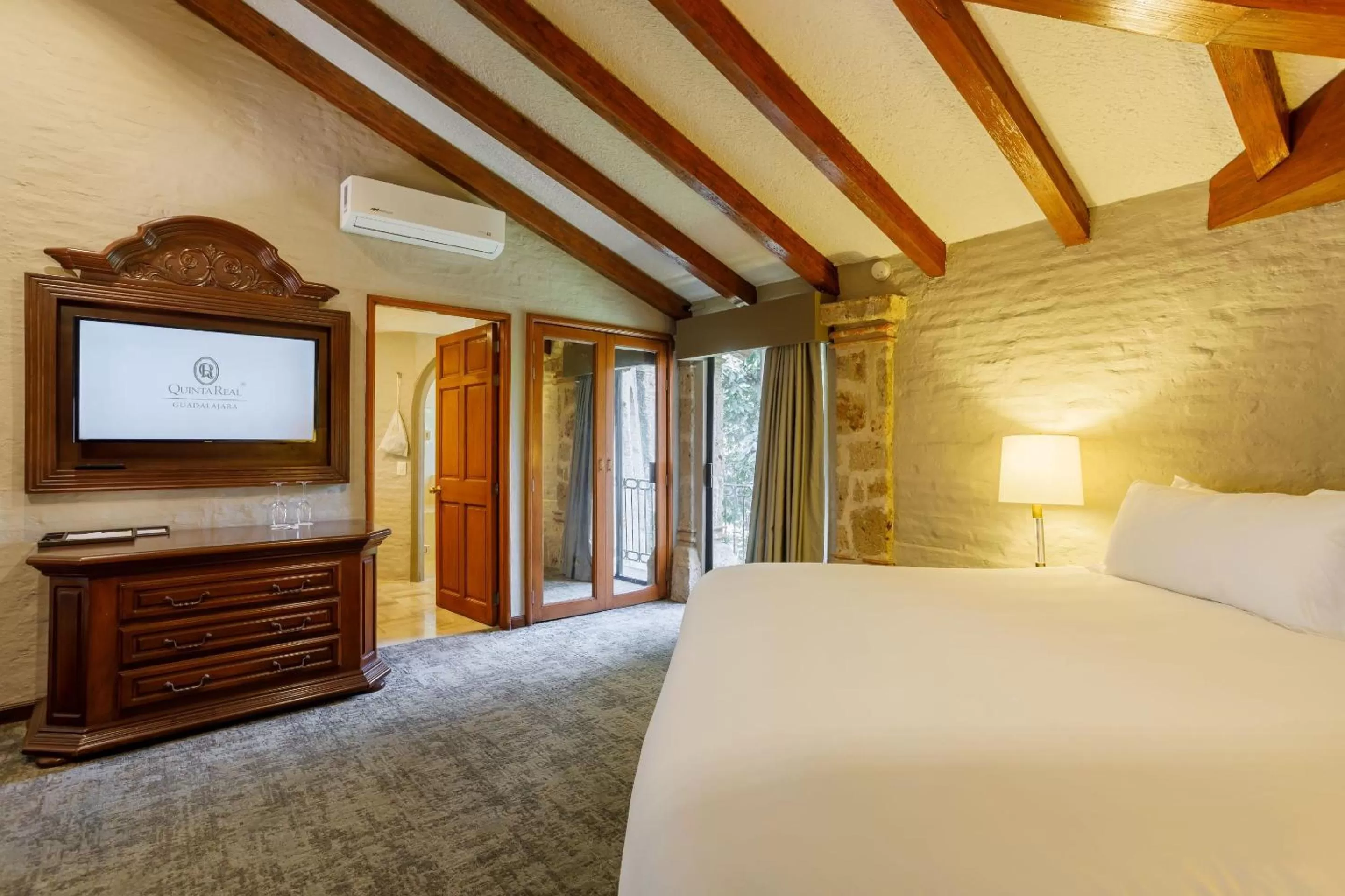 Bedroom, Bed in Quinta Real Guadalajara