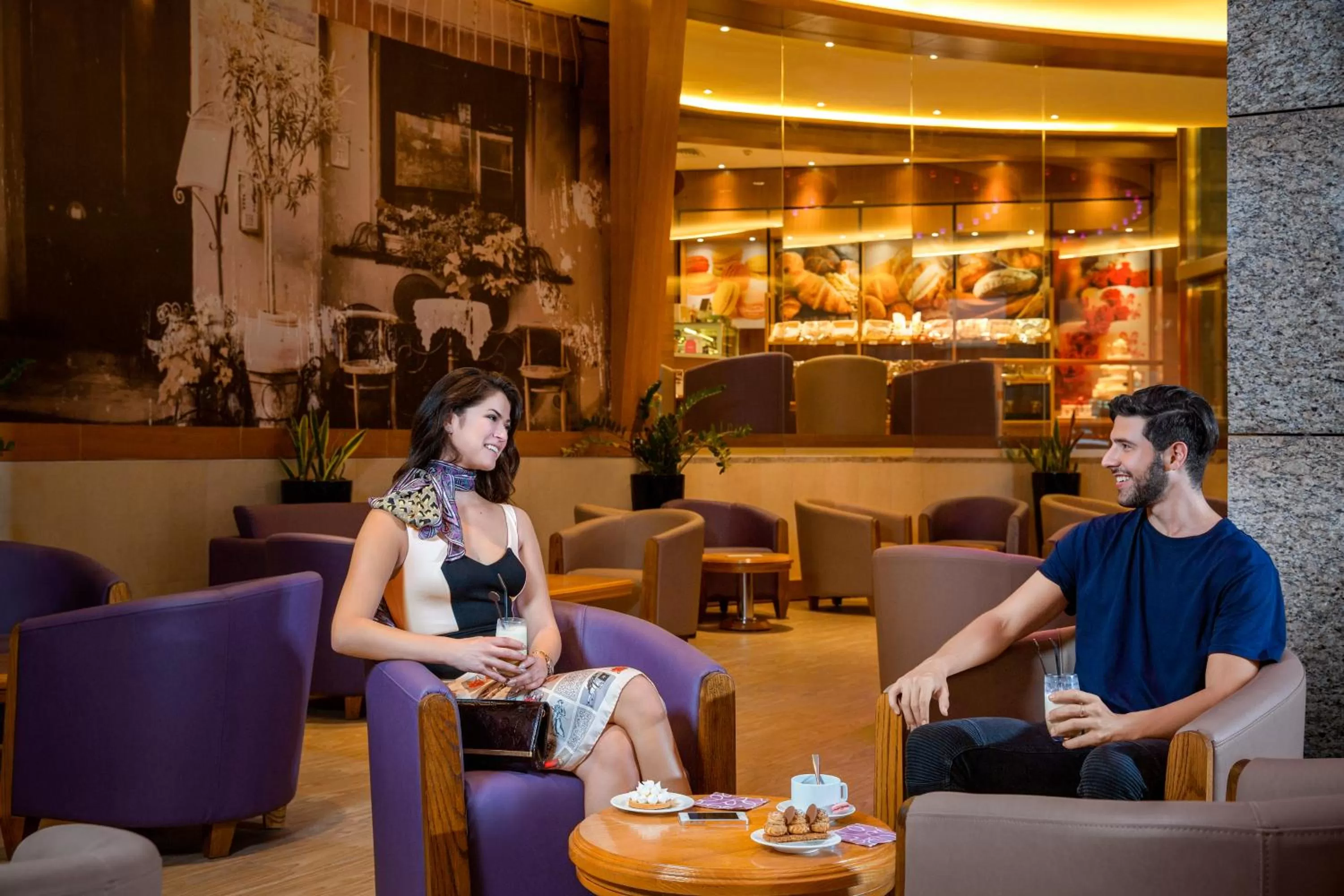 Lounge or bar in Sofitel Abu Dhabi Corniche