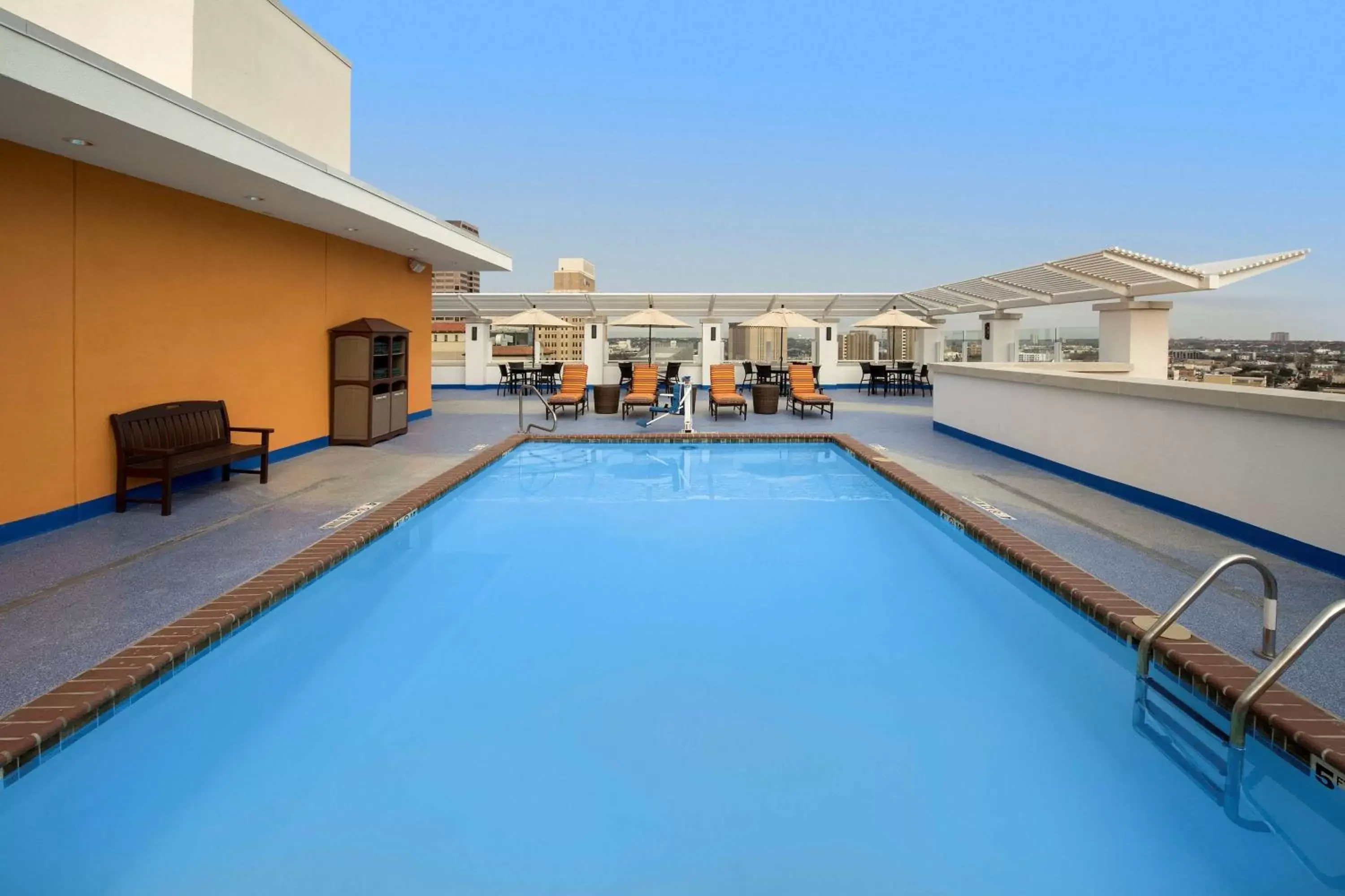 Pool view, Swimming Pool in Hilton Garden Inn San Antonio Downtown Riverwalk