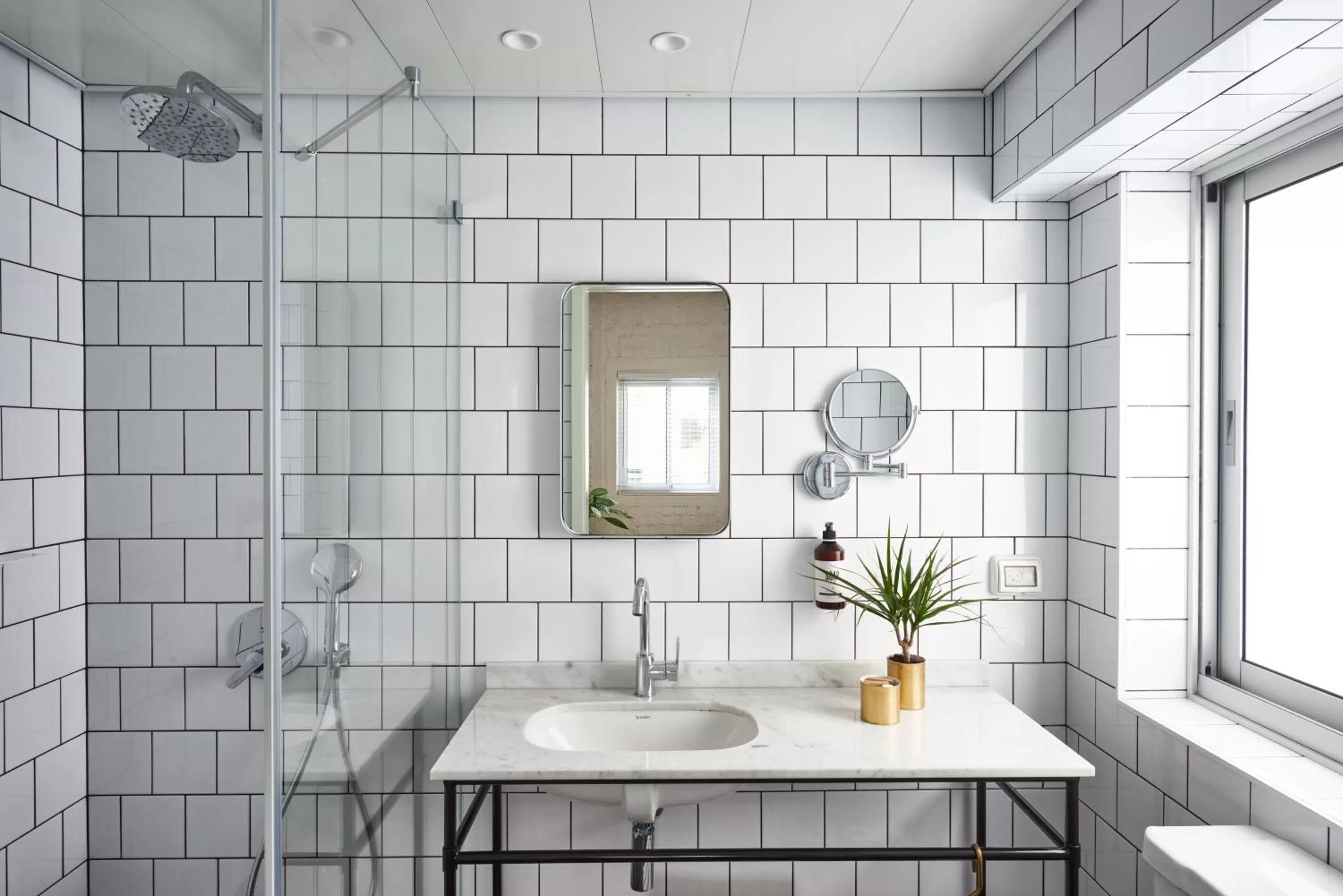 Bathroom in The Saul