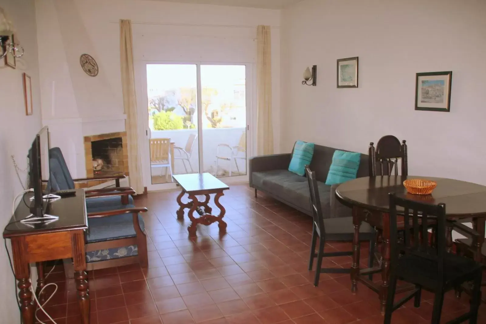 TV and multimedia, Dining Area in Vilas Marrocha