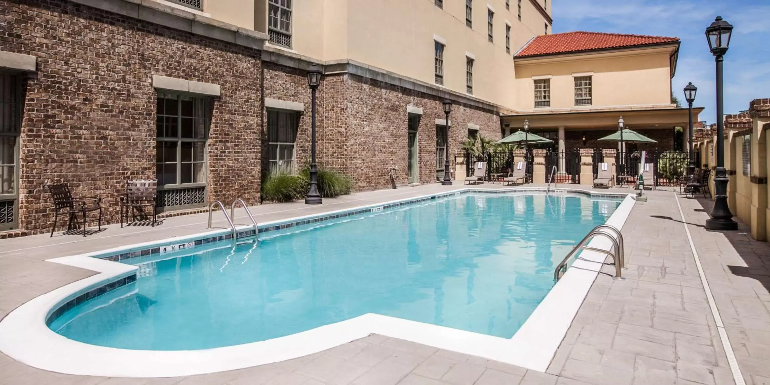 Pool view, Swimming Pool in Hampton Inn & Suites Savannah Historic District