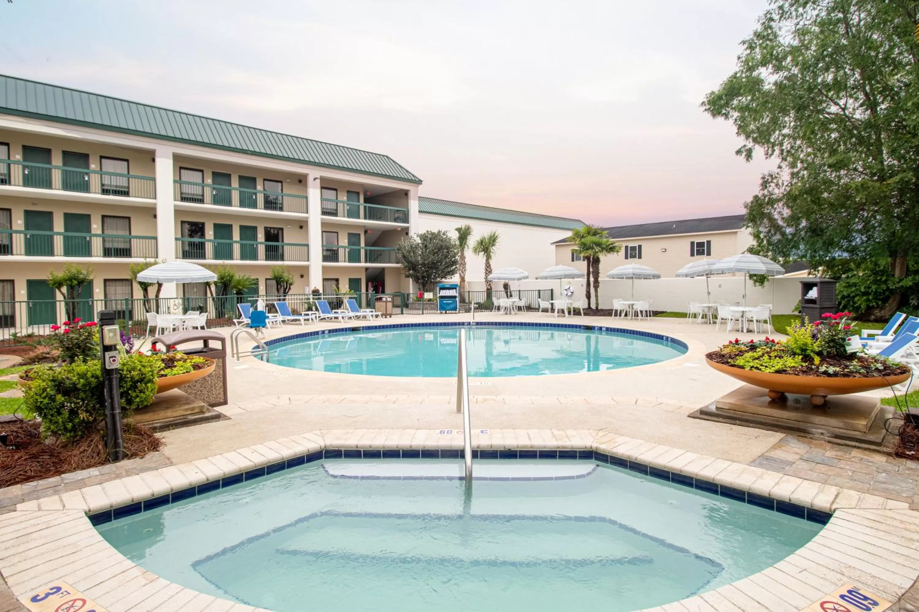 Hot Tub in Econo Lodge Inn & Suites Foley-North Gulf Shores