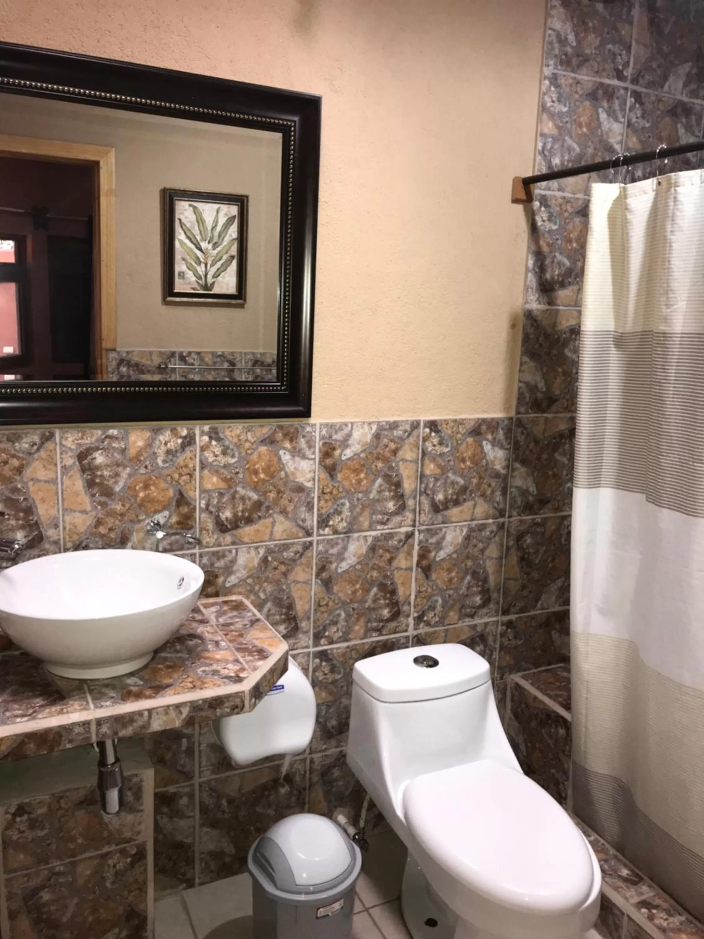 Shower in Hotel Utz Jay