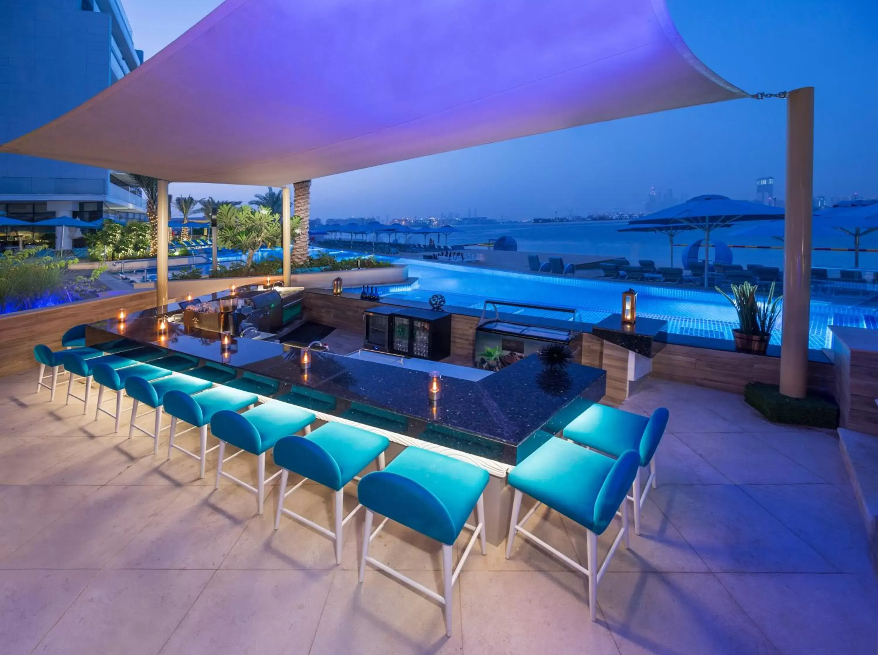 Lounge or bar, Restaurant/Places to Eat in The Retreat Palm Dubai MGallery by Sofitel