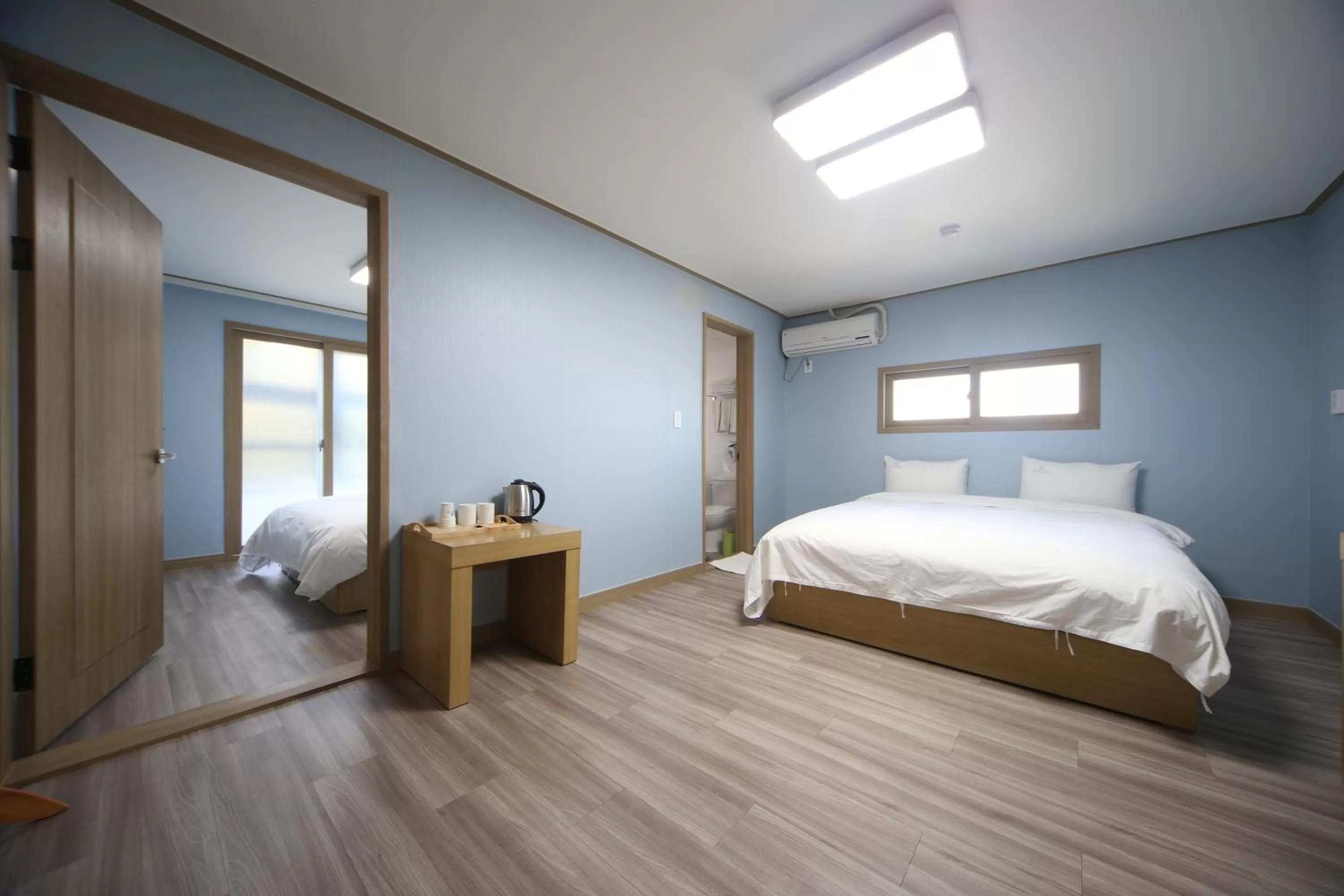 Bedroom, Bed in Elysee Hotel