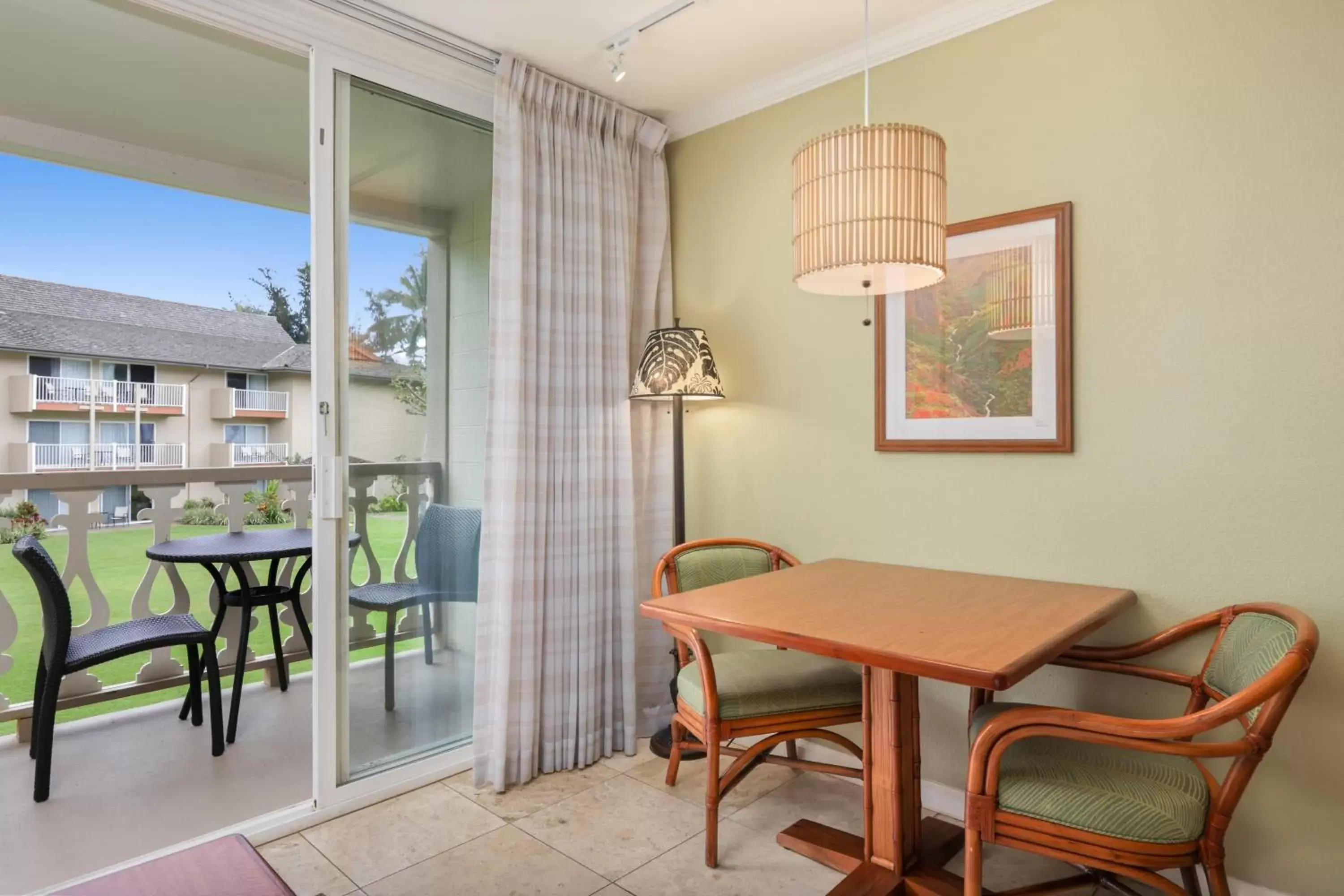 Balcony/Terrace, Dining Area in Aston Islander On The Beach