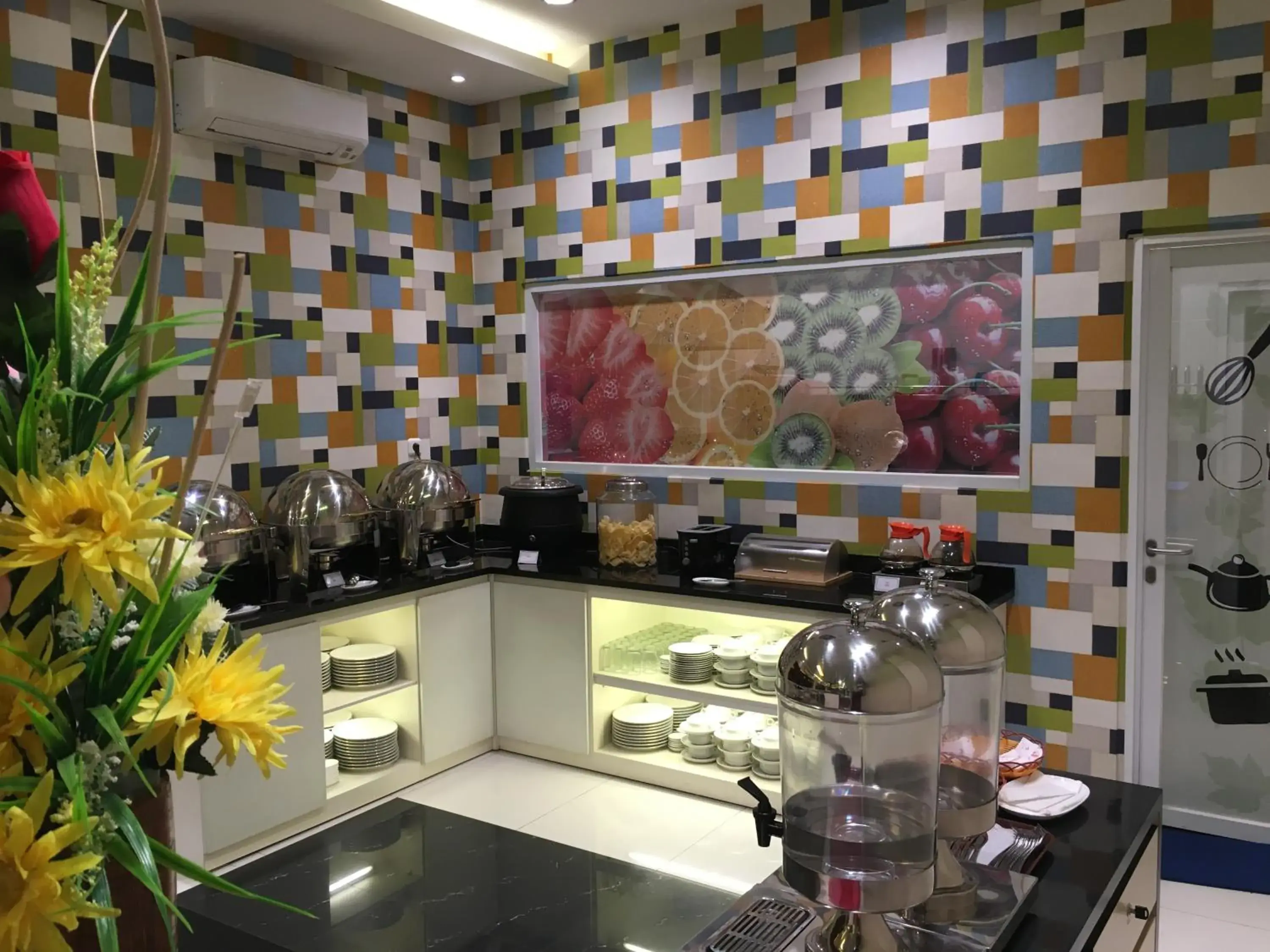 Restaurant/places to eat, Kitchen/Kitchenette in Msquare Hotel