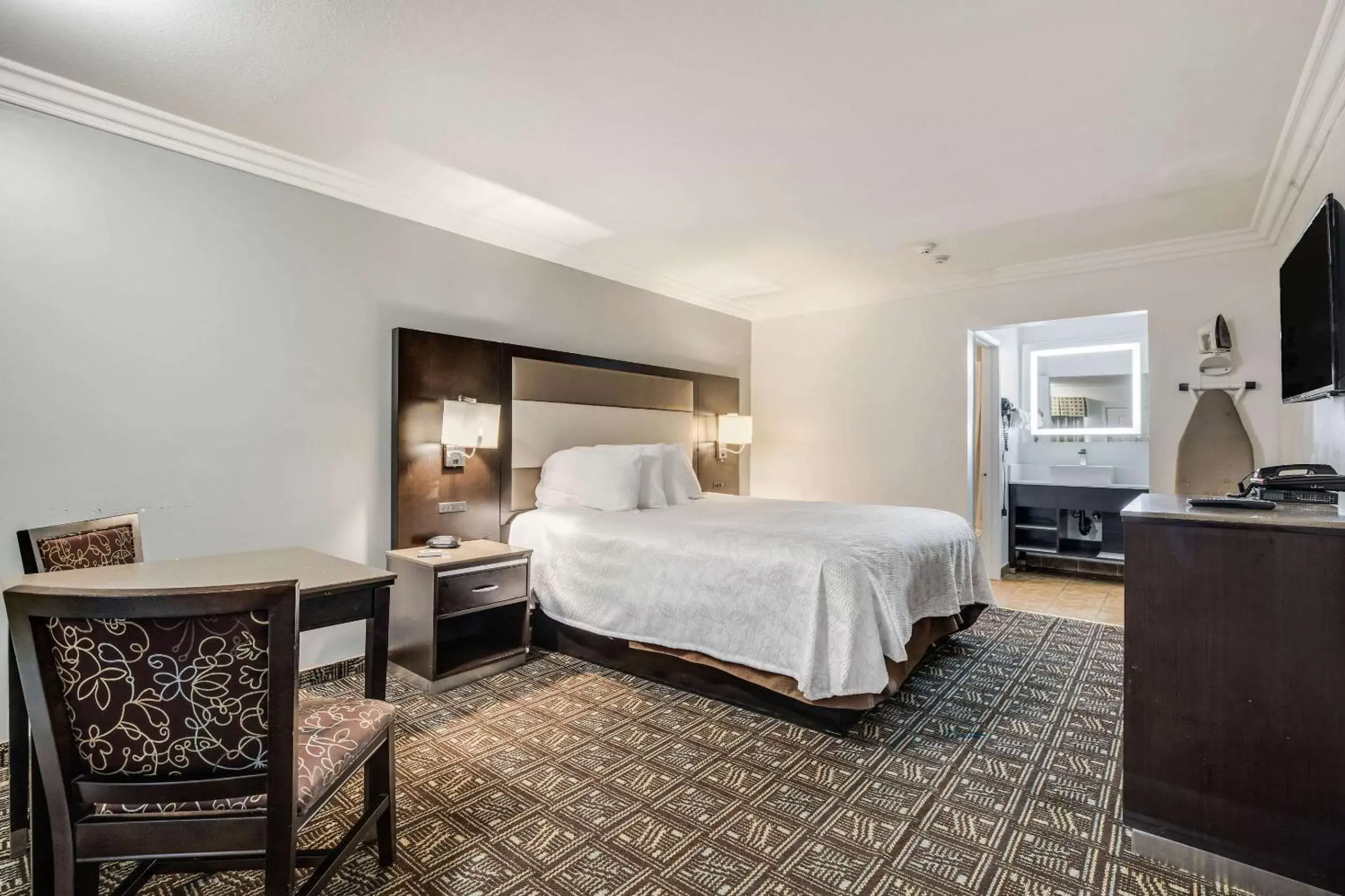 Photo of the whole room, Bed in Rodeway Inn Old Town Temecula Photo of the whole room, Bed in Rodeway Inn Old Town Temecula