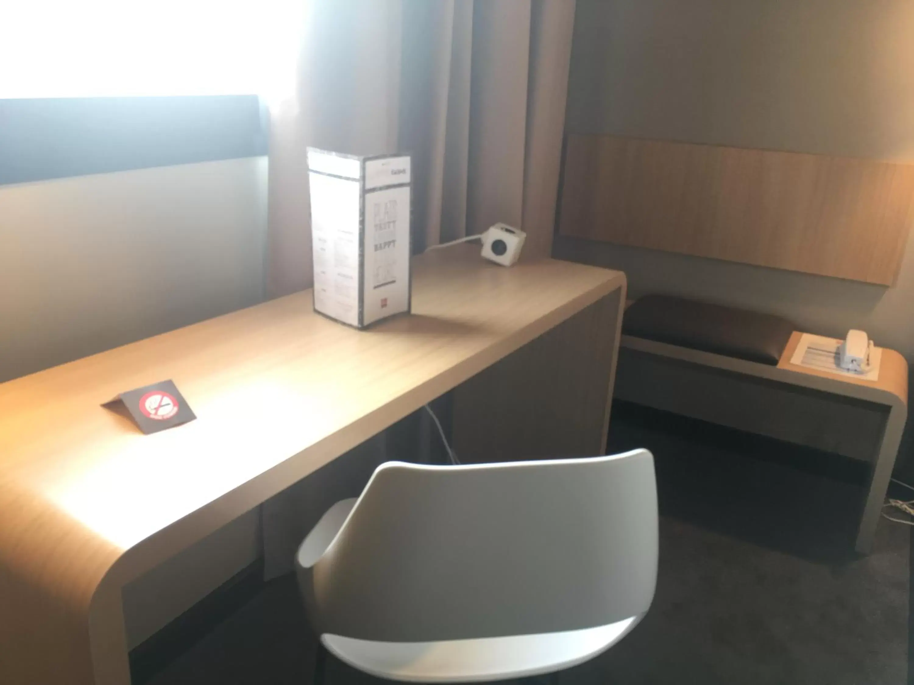 Seating area in Ibis Niort Est Mendes France