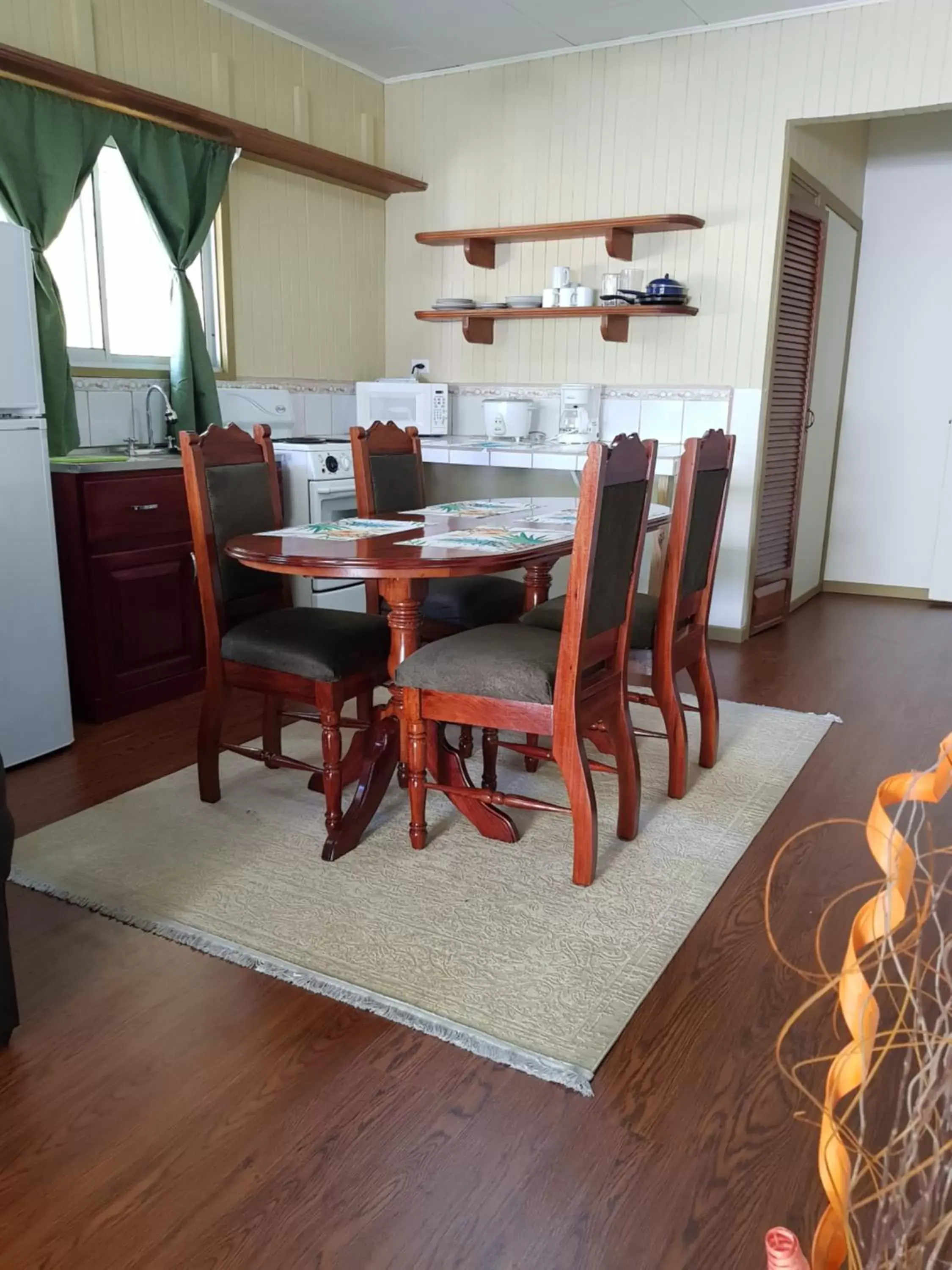 Dining Area in Banana Bay Marina