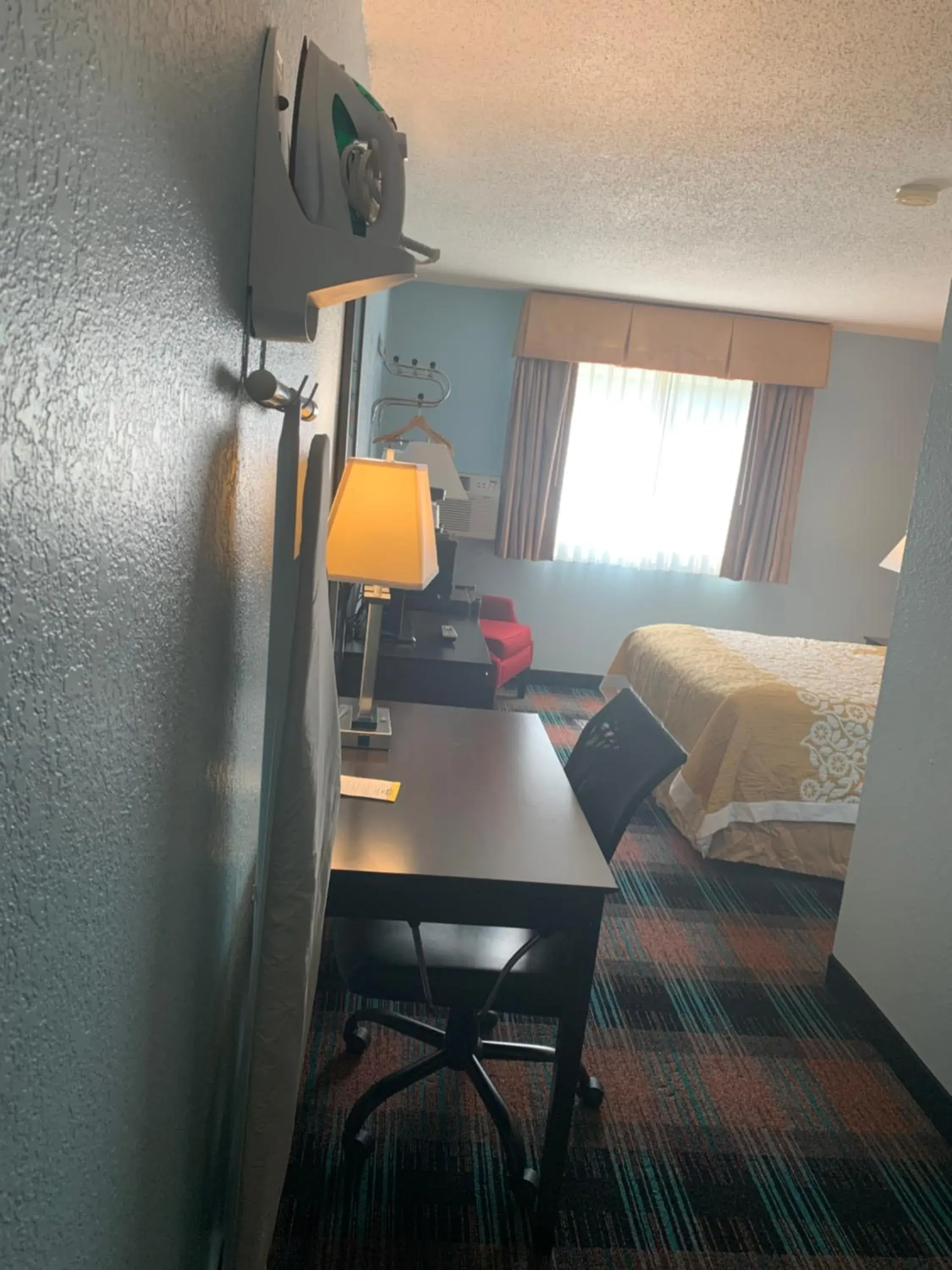 Living room, Kitchen/Kitchenette in Days Inn by Wyndham Greenwood SC