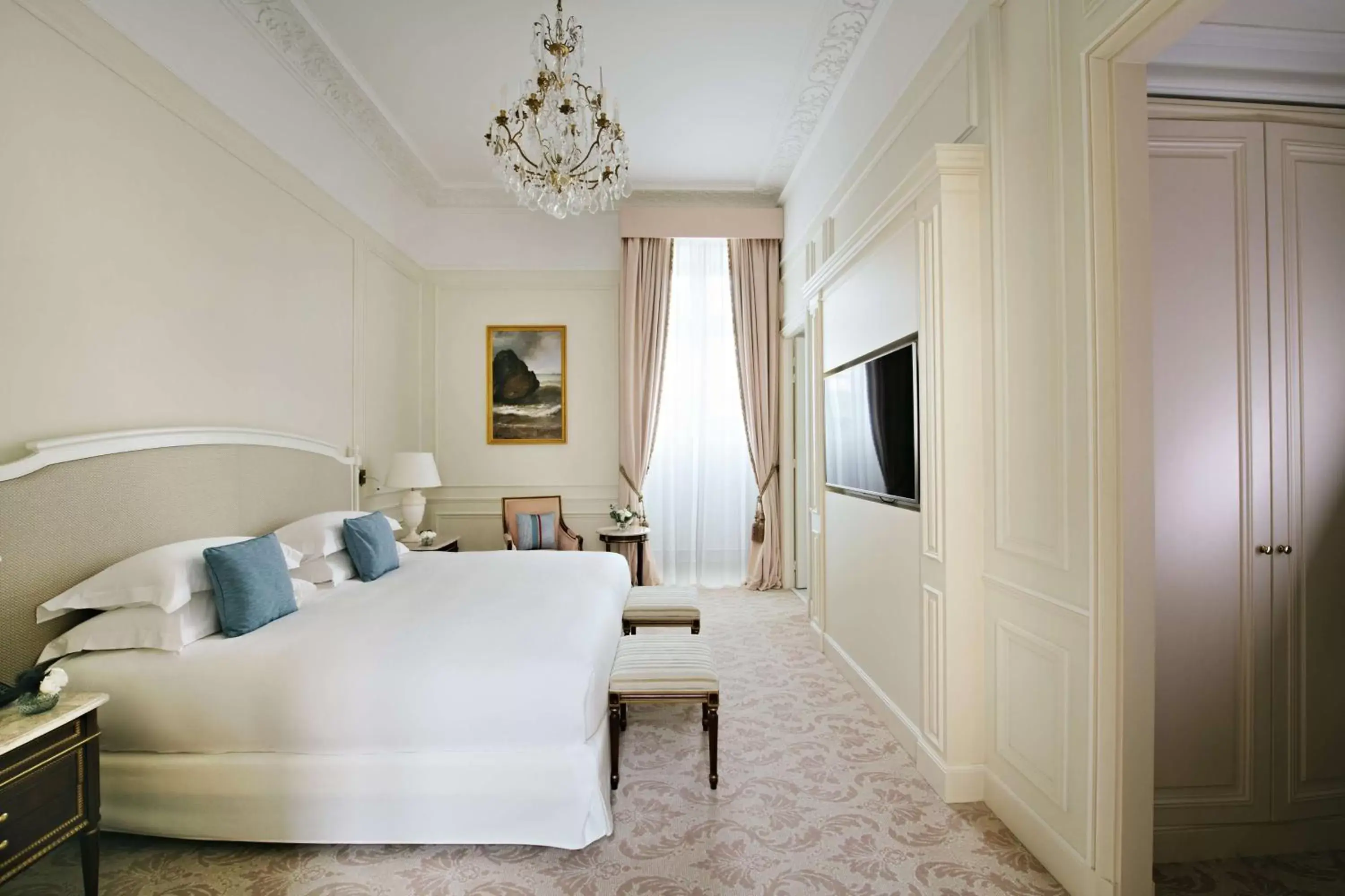 Photo of the whole room in Hôtel du Palais Biarritz, in The Unbound Collection by Hyatt