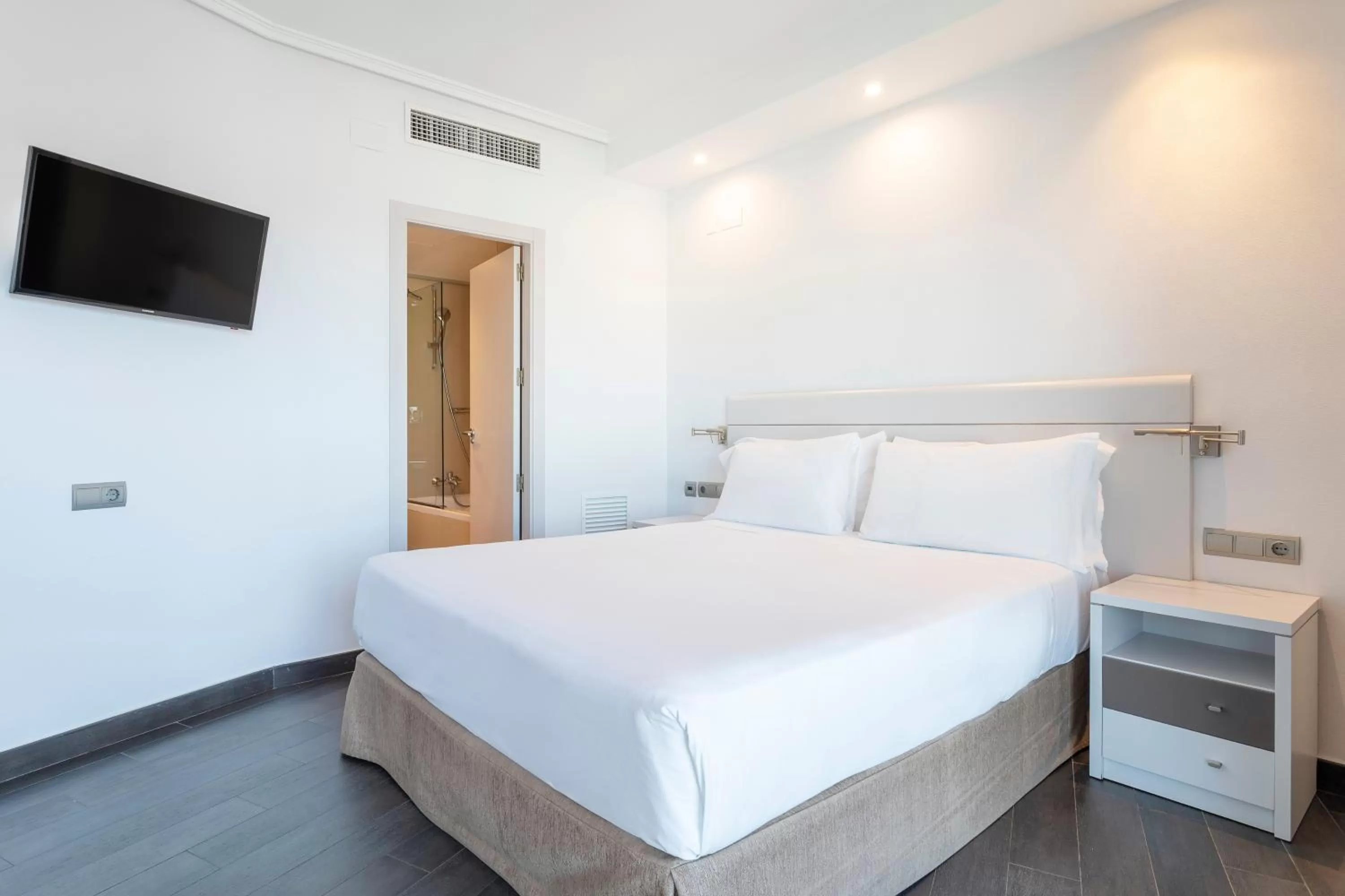 Bed in INNSiDE by Meliá Alicante Porta Maris