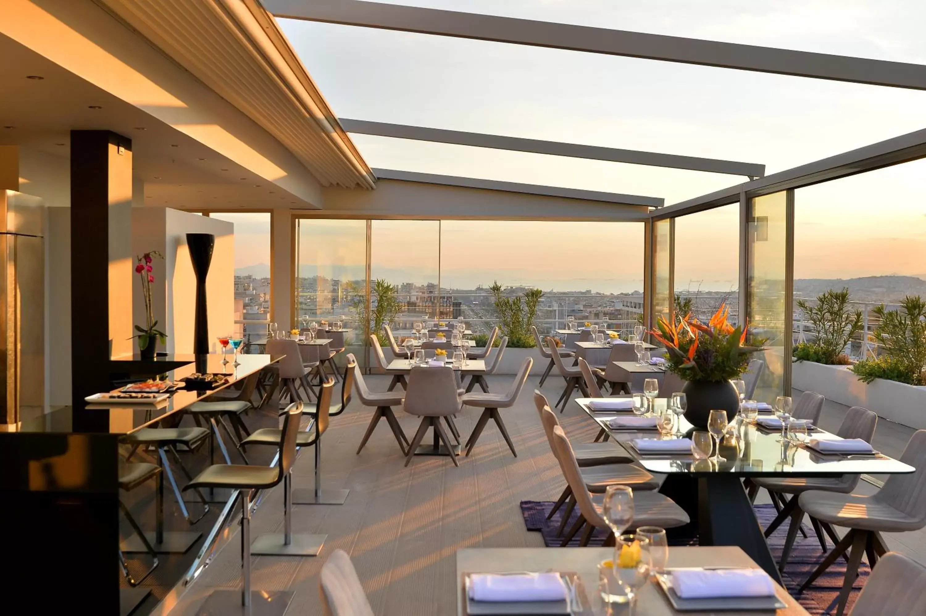 Day, Restaurant/Places to Eat in Athenaeum Smart Hotel