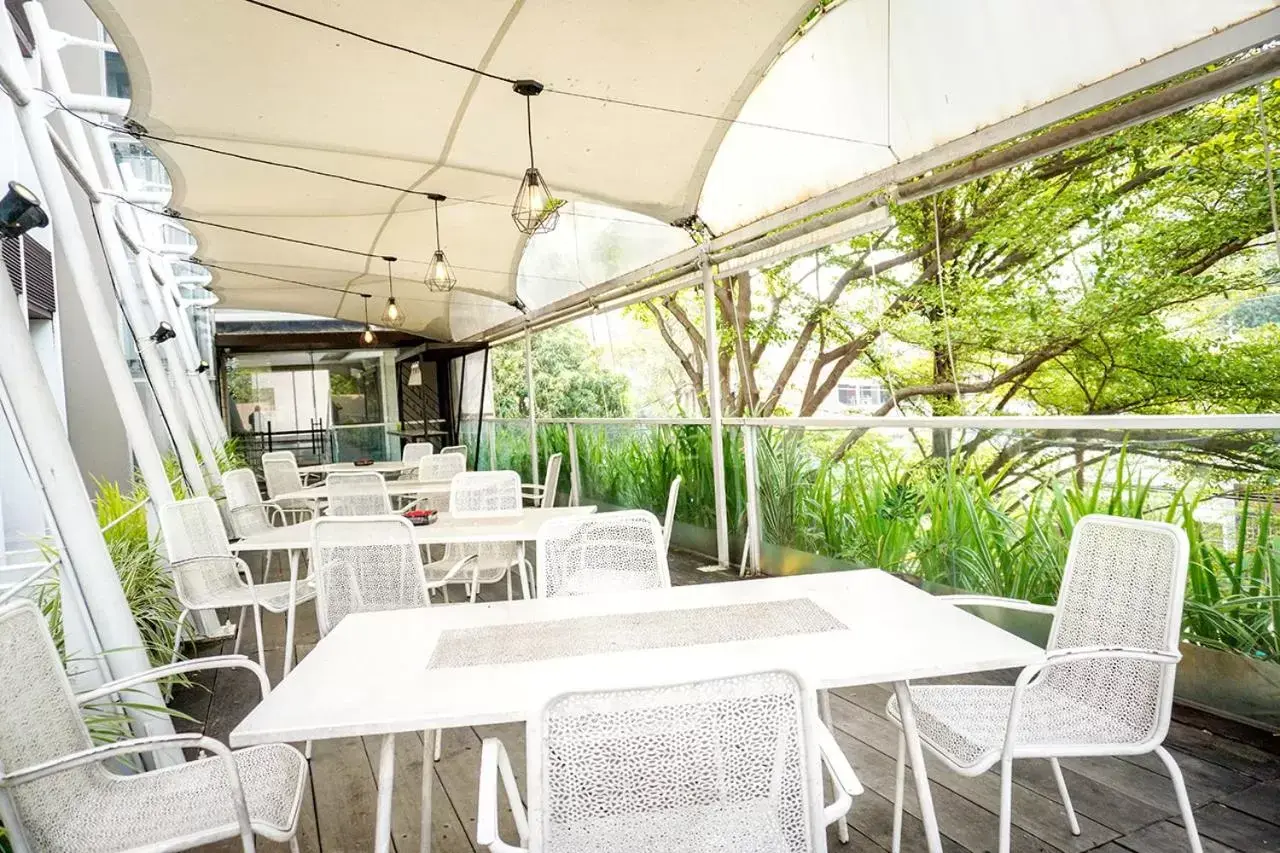 Garden, Restaurant/Places to Eat in Andelir Hotel Simpang Lima Semarang